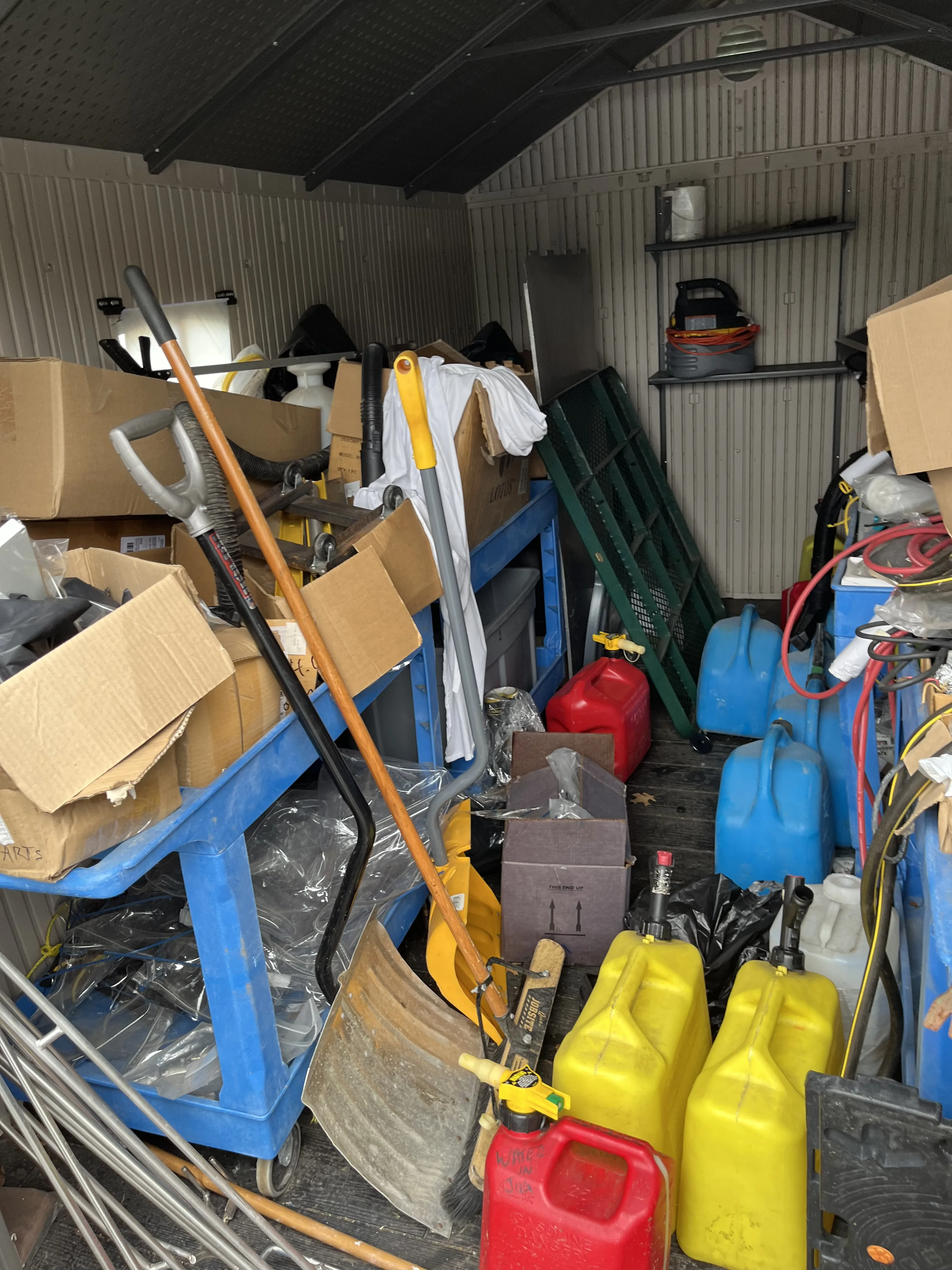 AEROFARMS LOT 100 - Large Plastic Shed with Essential Tools and Equipment, photo 2