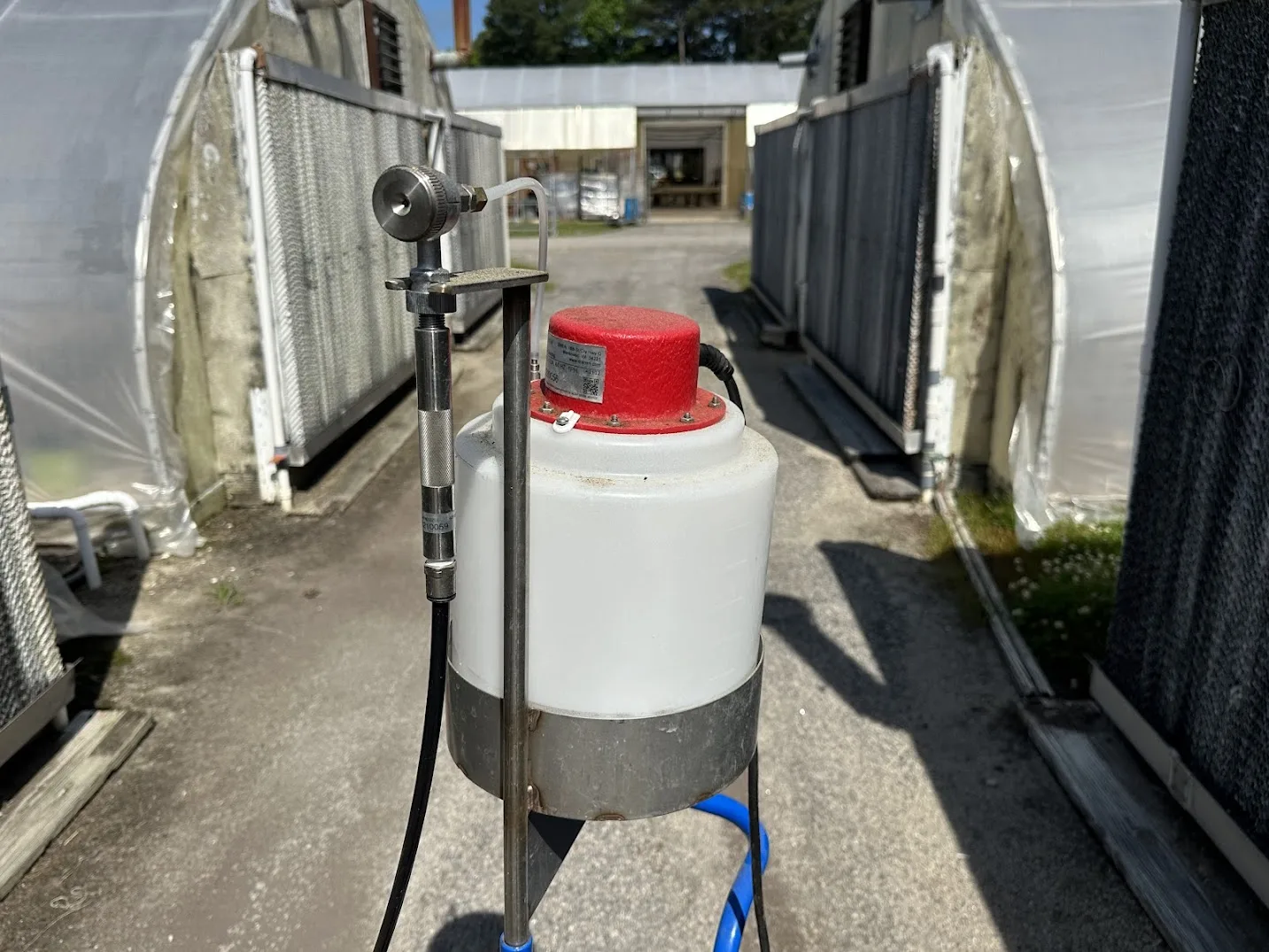 WHITE'S AUCTION LOT 112 - Used Dramm Mini AutoFog Greenhouse Foggers - Lot of 2 Units - Covers Up to 7,000 sq ft Each with HAF Fans - New in 2022!, photo 2