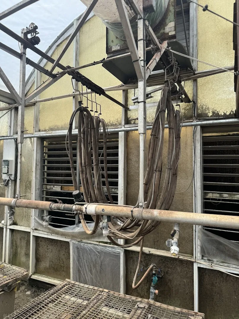 WHITES AUCTION LOT 121 - 17' Double Rail Watering Boom System with Cherry Creek Systems Network Irrigation Controller in GH22 Starting Area Bay 4, photo 2
