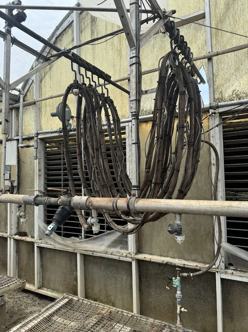 WHITES AUCTION LOT 121 - 17' Double Rail Watering Boom System with Cherry Creek Systems Network Irrigation Controller in GH22 Starting Area Bay 4, photo 3