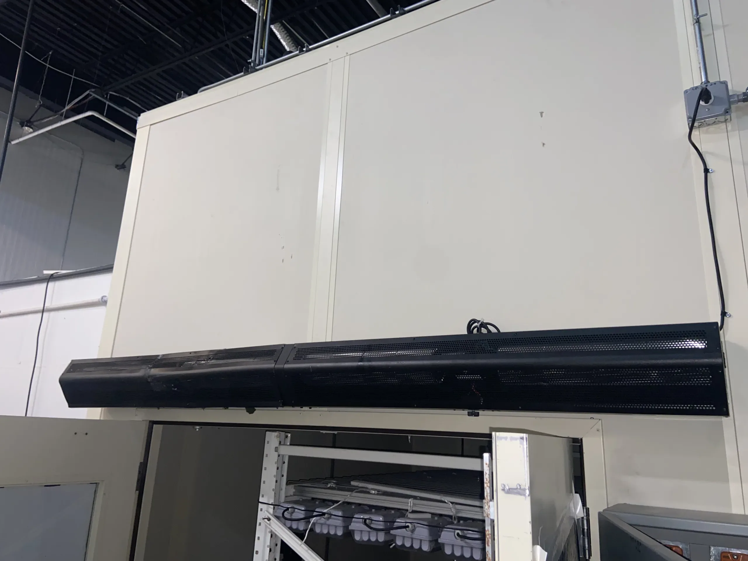 AEROFARMS LOT 13 - Guard Your Entrance: MARS LPV296-2UA-OB Low Profile Air Curtain for Effective Environmental and Insect Control, photo 2