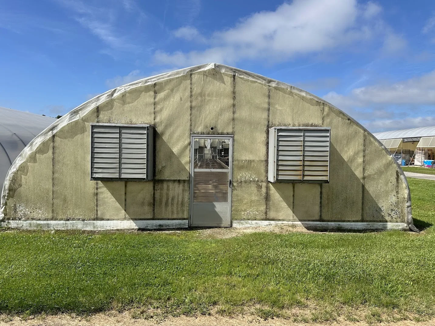WHITE'S AUCTION LOT 14 - GH20 - X.S. Smith 30' x 96' Criterion Quonset Hoop Greenhouse, photo 2