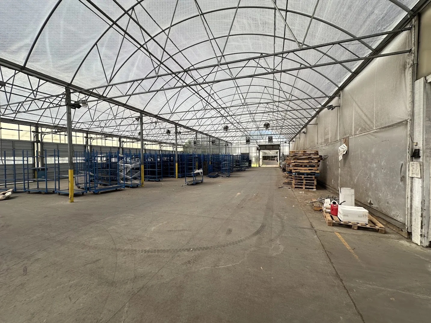 WHITE'S AUCTION LOT 207 - Greenhouse #24 - Shipping Area - 12,288 sq. ft. with Double-Poly Roof and Complete Heating &amp; Cooling Equipment, photo 2