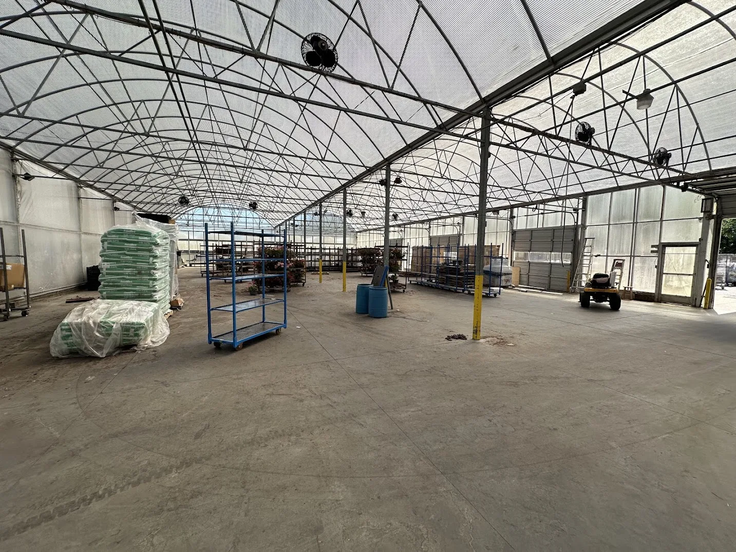 WHITE'S AUCTION LOT 207 - Greenhouse #24 - Shipping Area - 12,288 sq. ft. with Double-Poly Roof and Complete Heating &amp; Cooling Equipment, photo 3