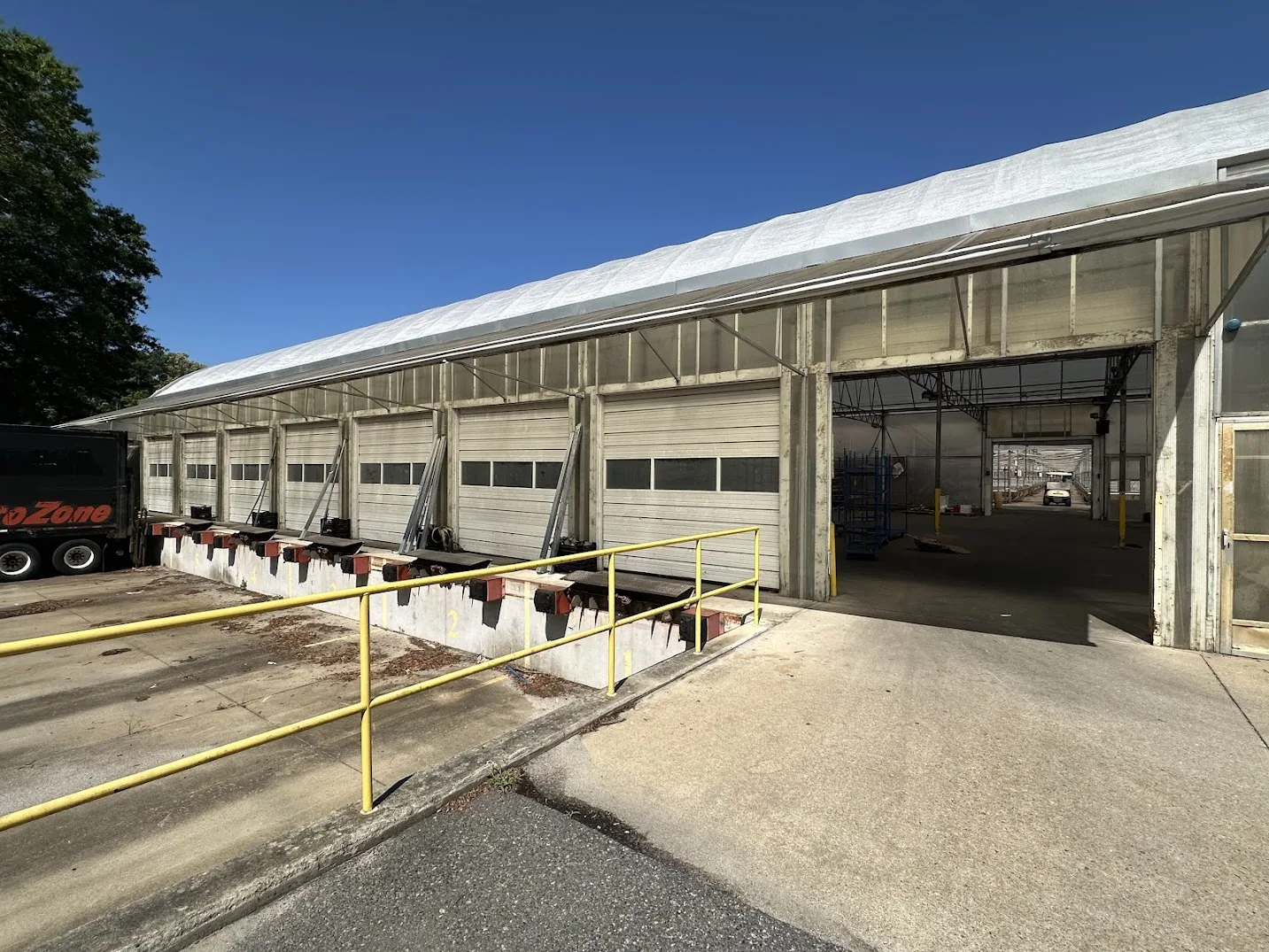 WHITE'S AUCTION LOT 207 - Greenhouse #24 - Shipping Area - 12,288 sq. ft. with Double-Poly Roof and Complete Heating &amp; Cooling Equipment, photo 6