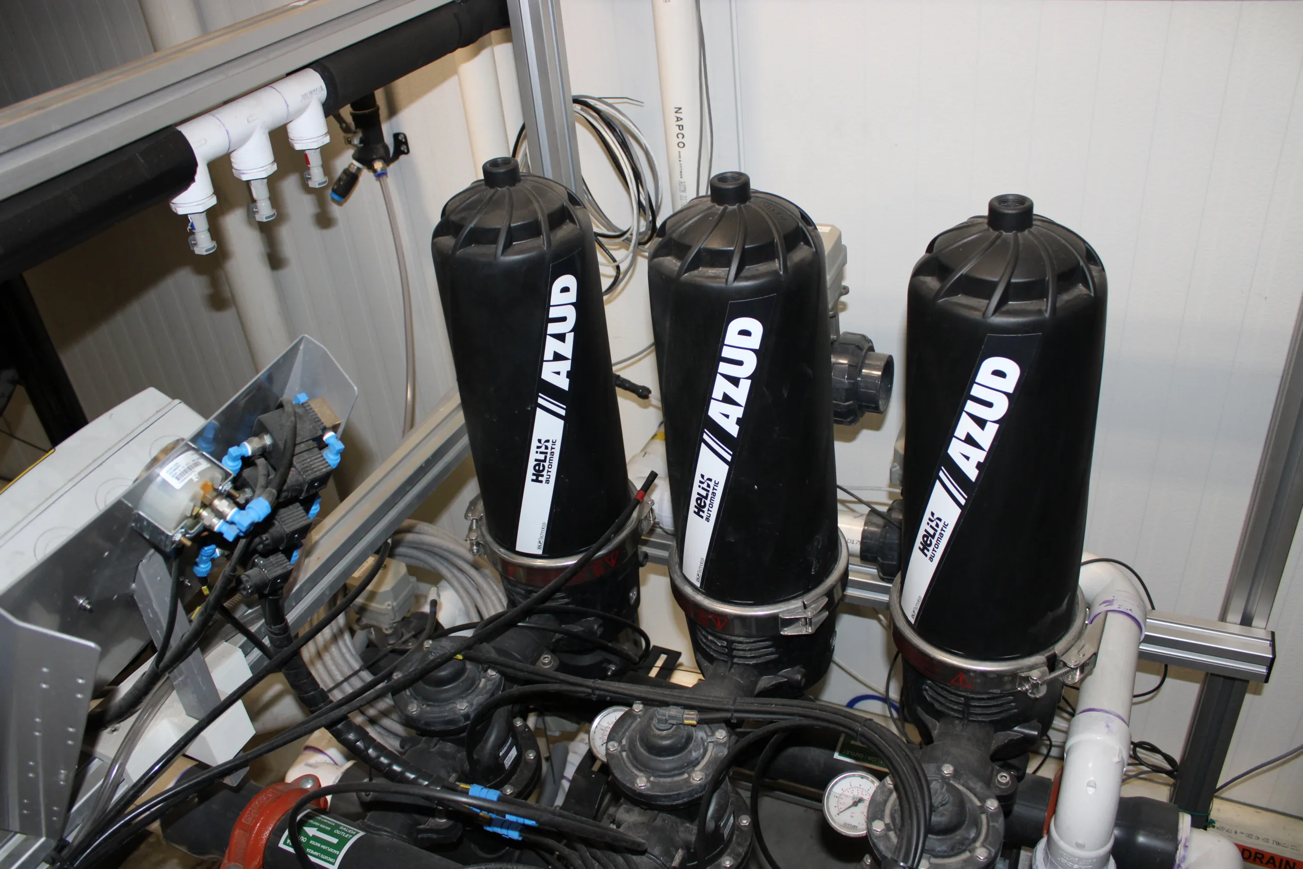 FIFTH SEASON AUCTION LOT 24 - 15-unit integrated system with Hallett Cross Fire, AZUD, Silver Bullet, Penguin Chillers, and ACE Roto Mold tanks, photo 4