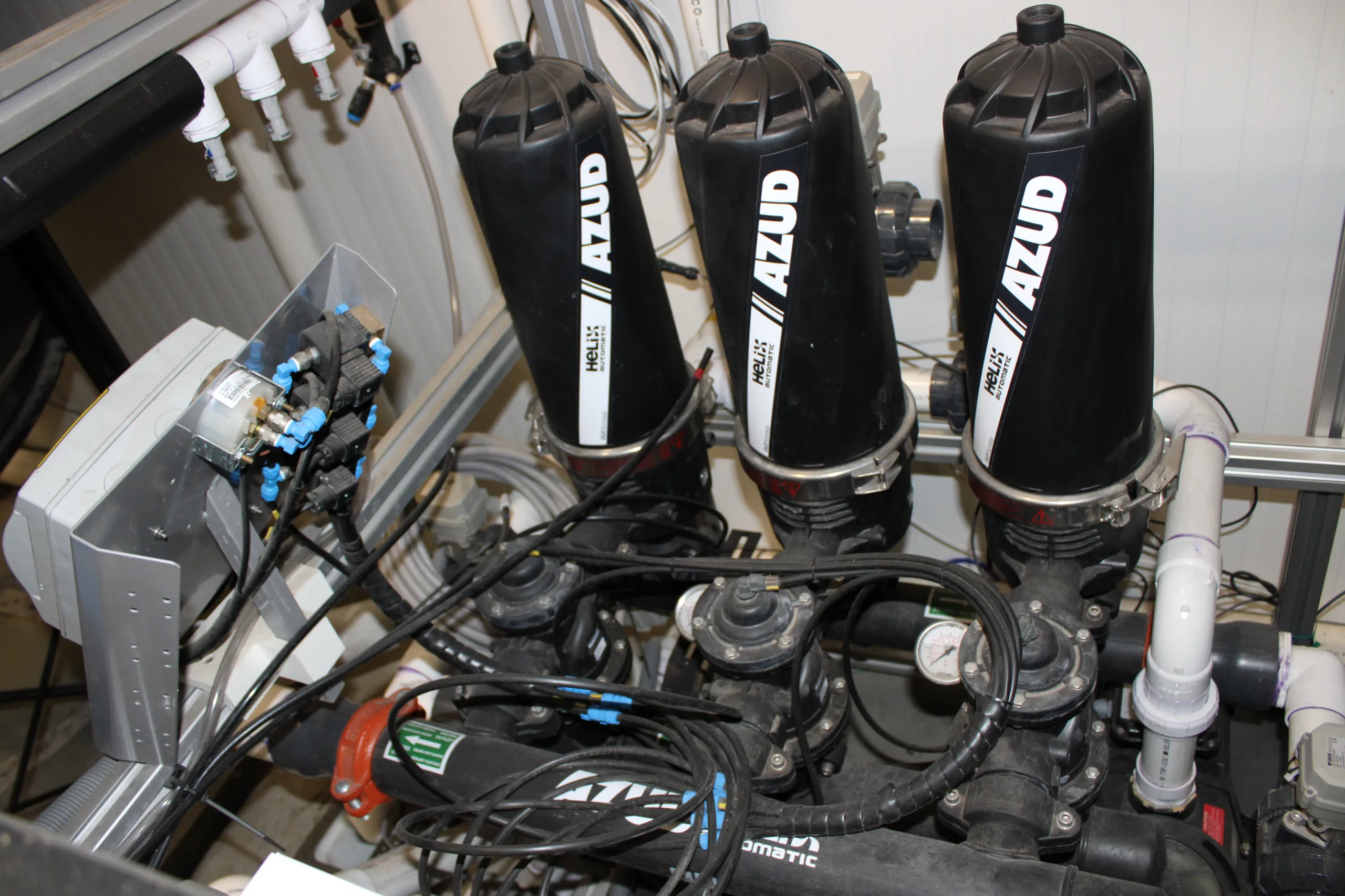 FIFTH SEASON AUCTION LOT 24 - 15-unit integrated system with Hallett Cross Fire, AZUD, Silver Bullet, Penguin Chillers, and ACE Roto Mold tanks, photo 5