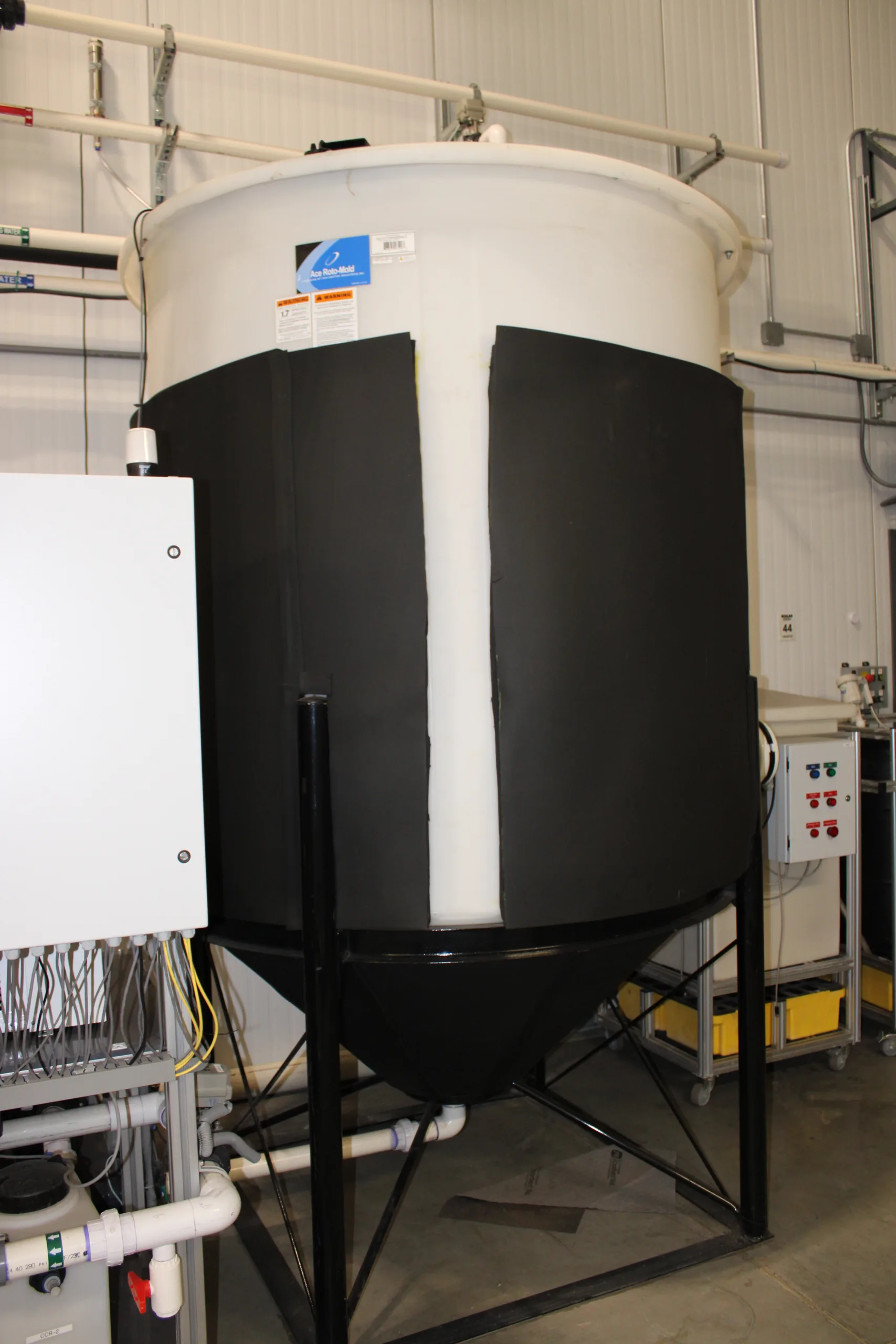 FIFTH SEASON AUCTION LOT 24 - 15-unit integrated system with Hallett Cross Fire, AZUD, Silver Bullet, Penguin Chillers, and ACE Roto Mold tanks, photo 7