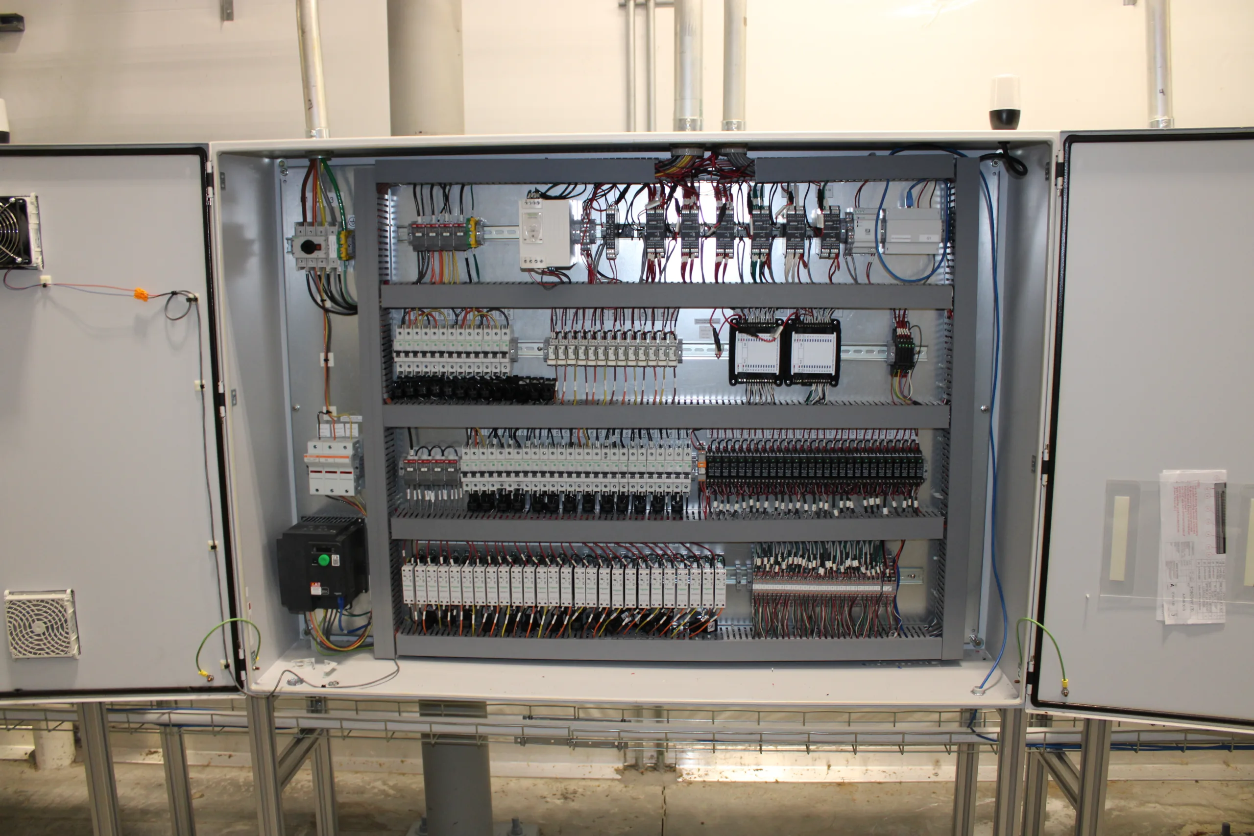 FIFTH SEASON AUCTION LOT 26 - Advanced 15-Unit Control System, photo 2