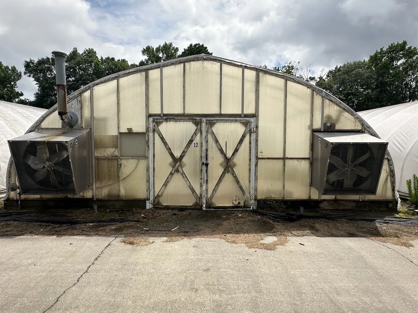 WHITE'S AUCTION LOT 27 - CF12 - X.S. Smith 30' x 96' Criterion Quonset Hoop Cold Frame Greenhouse, photo 2