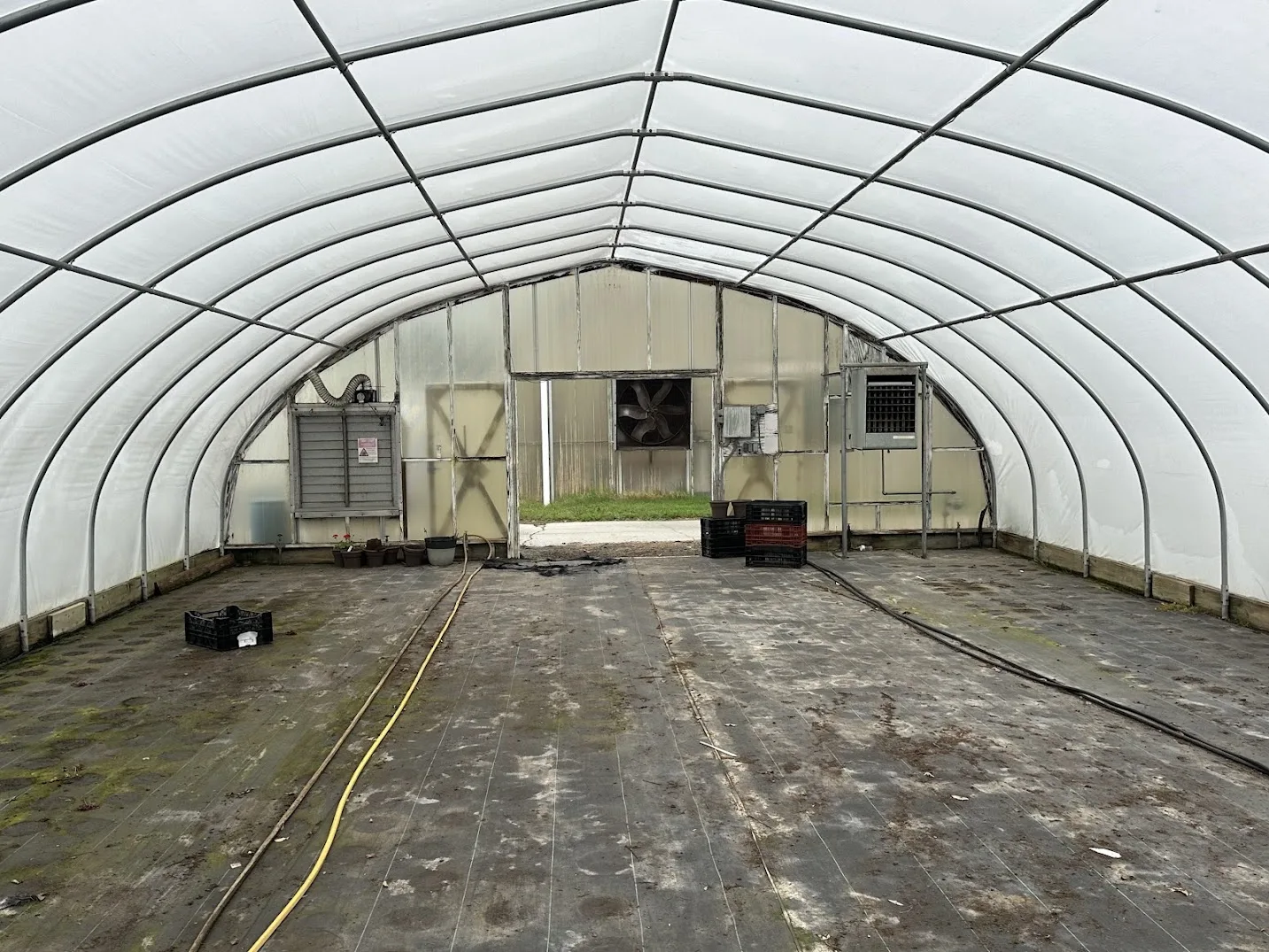 WHITE'S AUCTION LOT 28 - CF13 - X.S. Smith 30' x 96' Criterion Quonset Hoop Cold Frame Greenhouse, photo 3