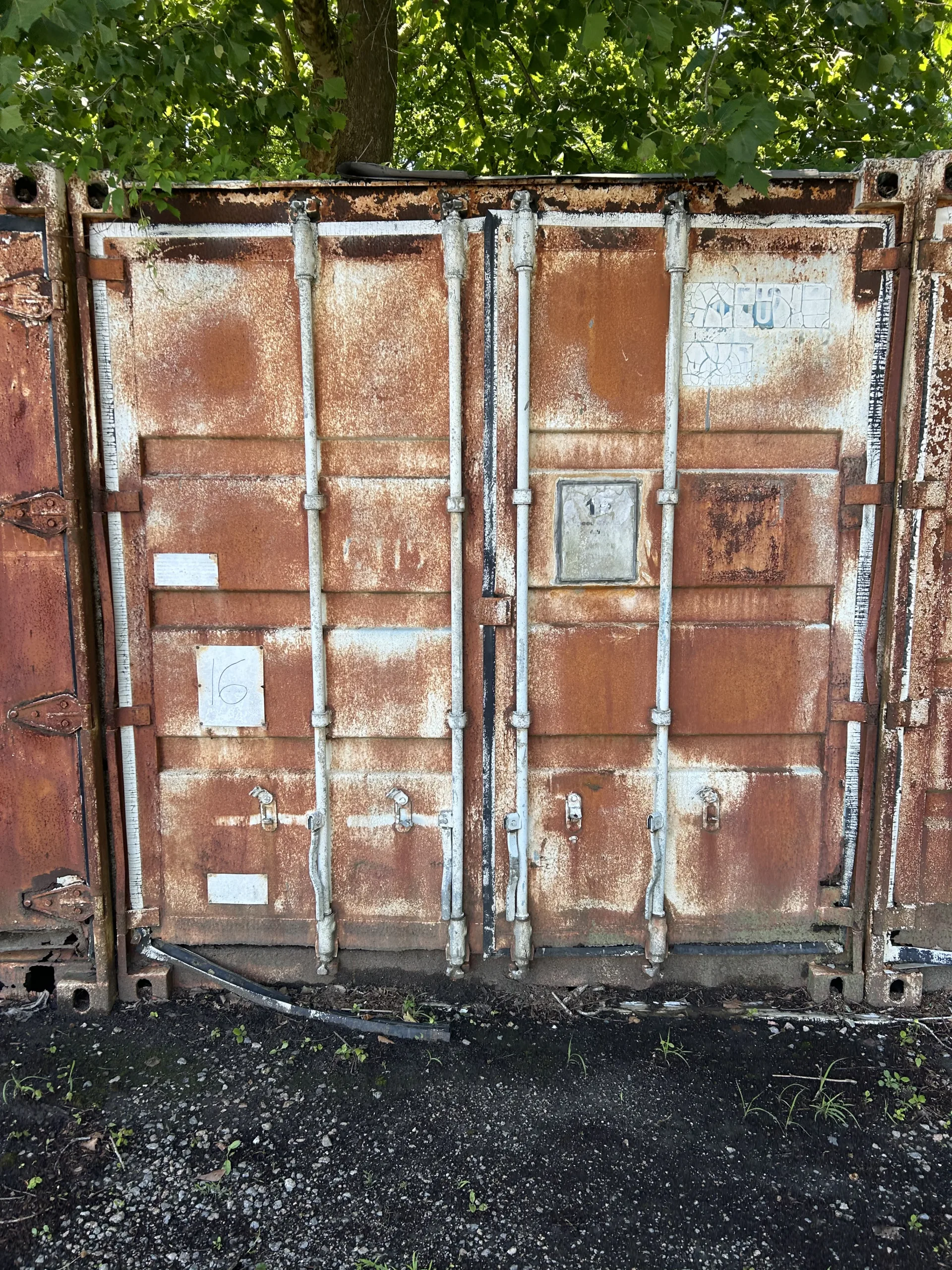 WHITE'S AUCTION LOT 292 - 20' Metal Shipping Container, photo 2