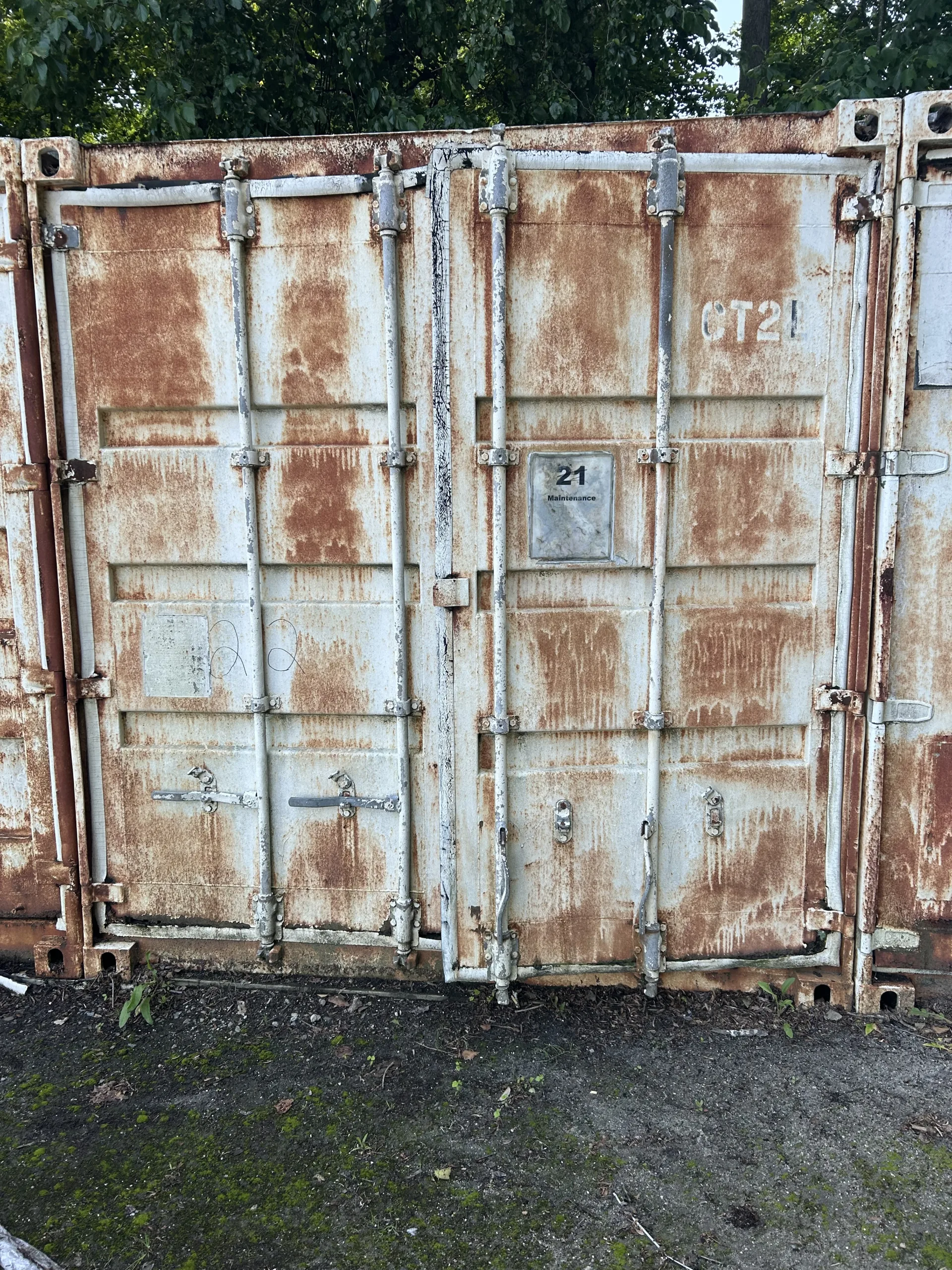 WHITE'S AUCTION LOT 304 - 20' Metal Shipping Container, photo 2