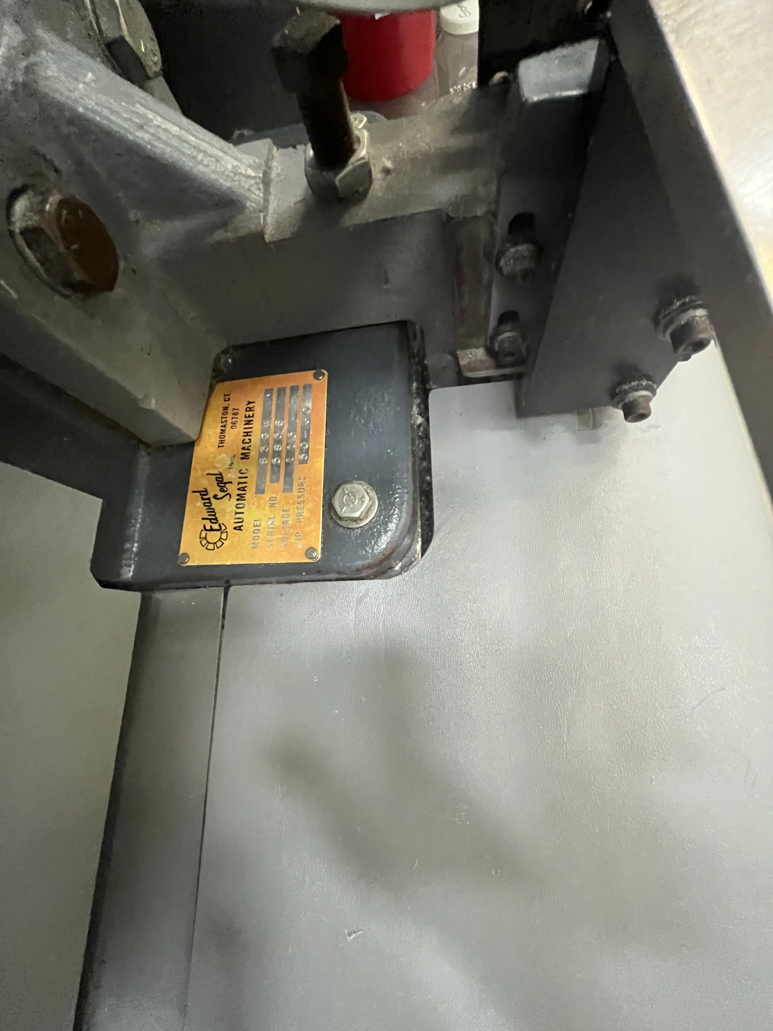 AEROFARMS LOT 41 - Edward Segal Inc. Model 83GW: Fully Automatic Grommet Machine, photo 2