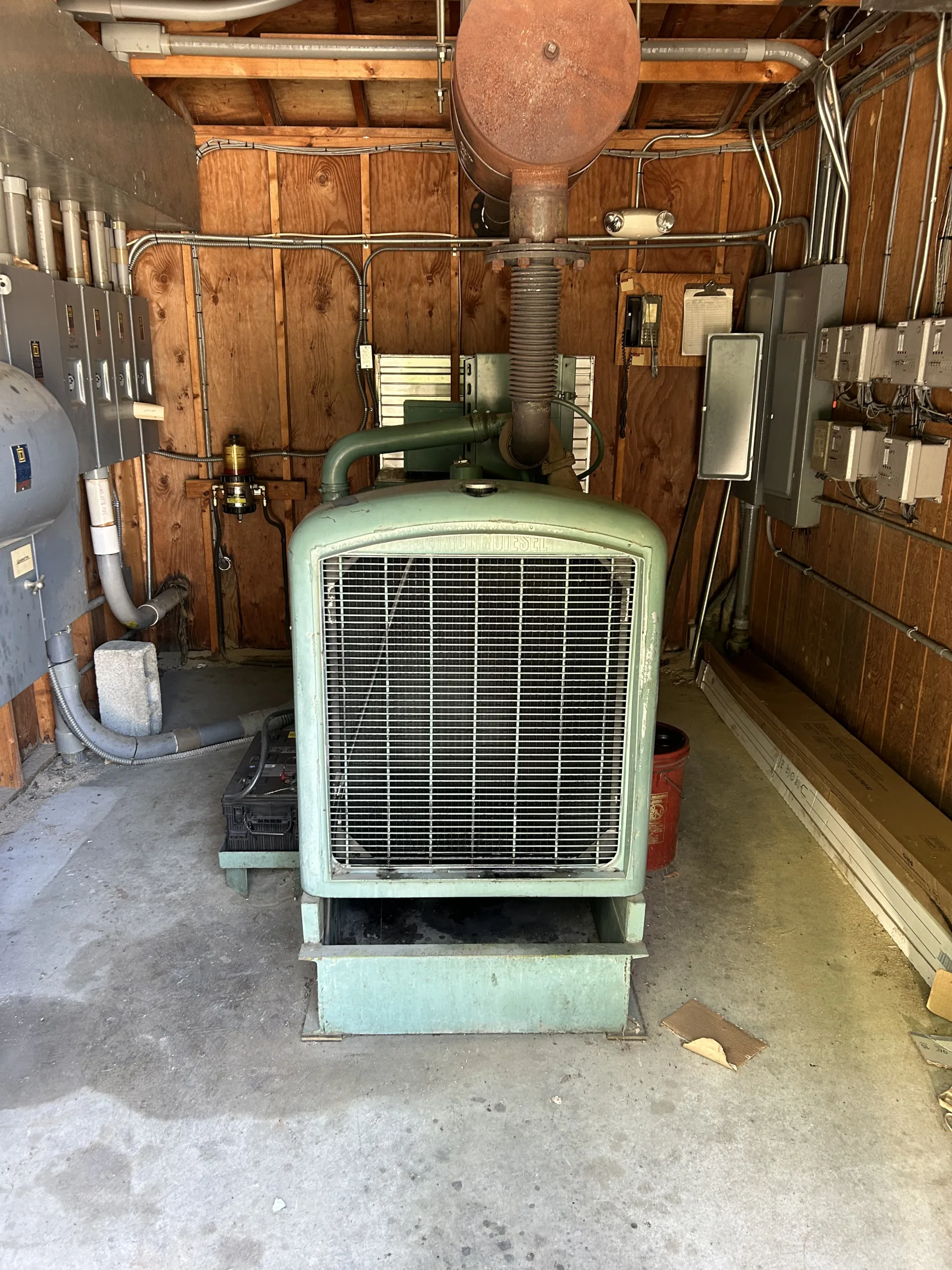 WHITES AUCTION LOT 425 - Detroit Diesel Generator 125 kW in Packing Shed, photo 2