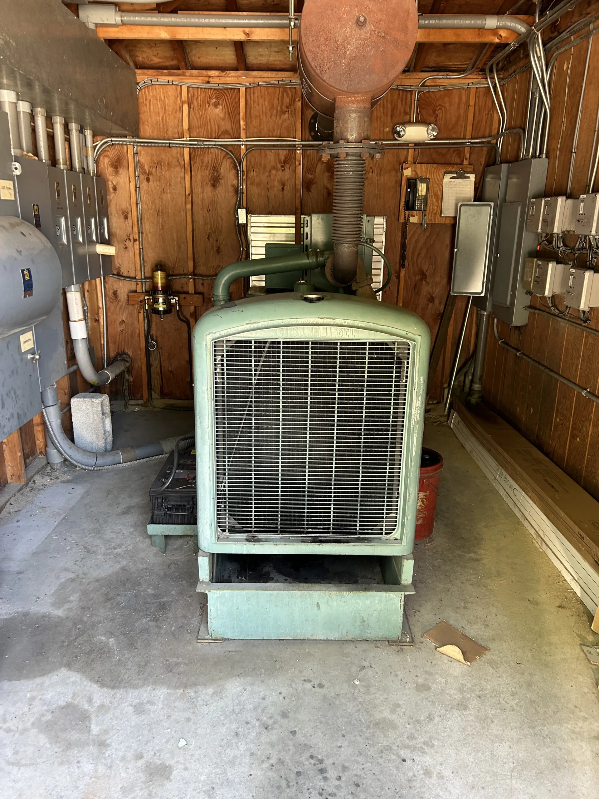 WHITES AUCTION LOT 425 - Detroit Diesel Generator 125 kW in Packing Shed, photo 3