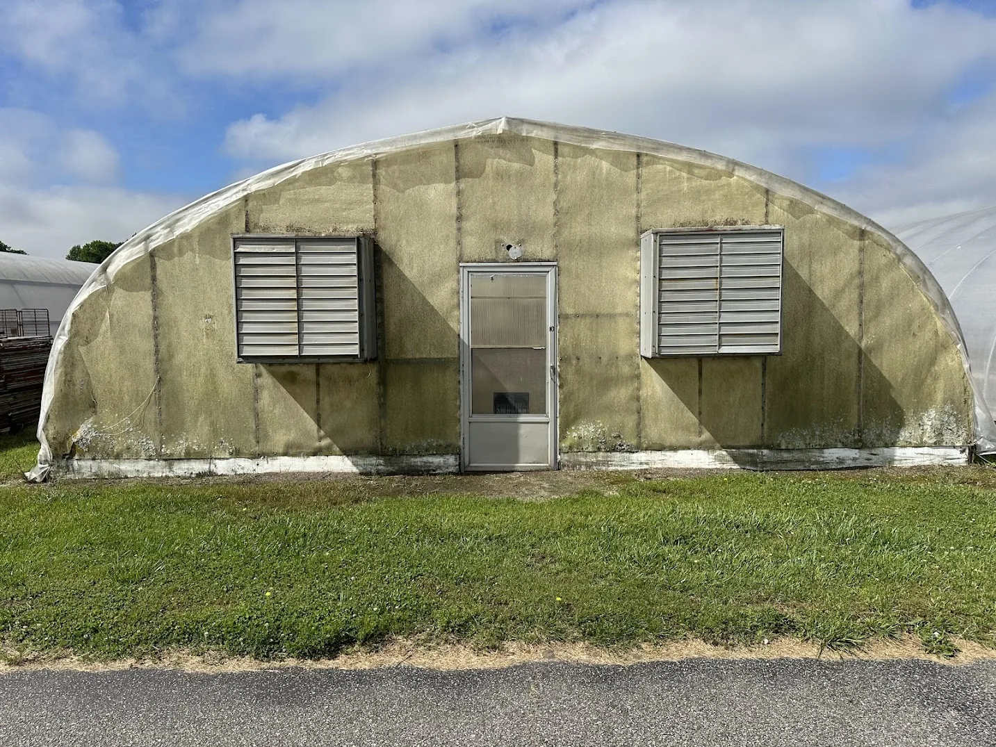 WHITE'S AUCTION LOT 5 - GH10 - X.S. Smith 30' x 96' Criterion Quonset Hoop Greenhouse, photo 2