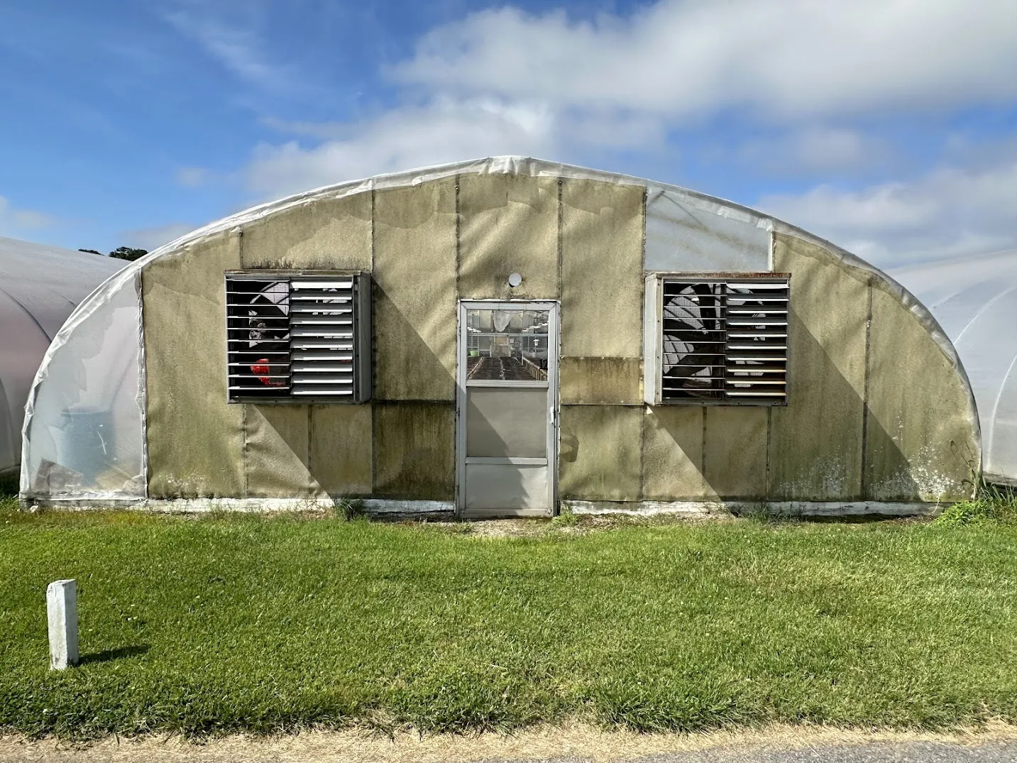 WHITE'S AUCTION LOT 7 - GH12 - X.S. Smith 30' x 96' Criterion Quonset Hoop Greenhouse, photo 2