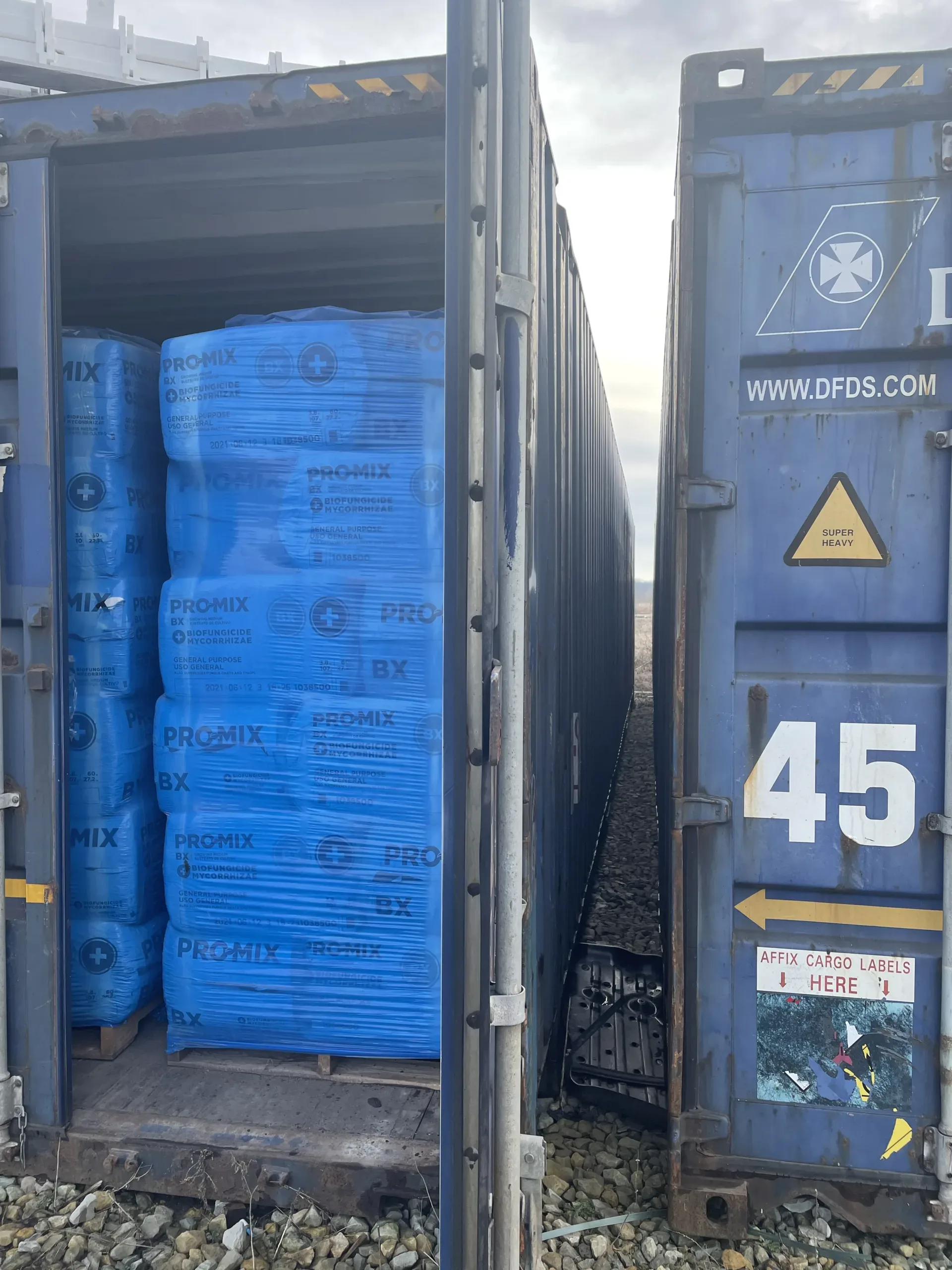 Pro-mix + Biofungicide & Mycorrhizae Growing Medium 3.8cu ft (10 Pallets of 30 bales), photo 2