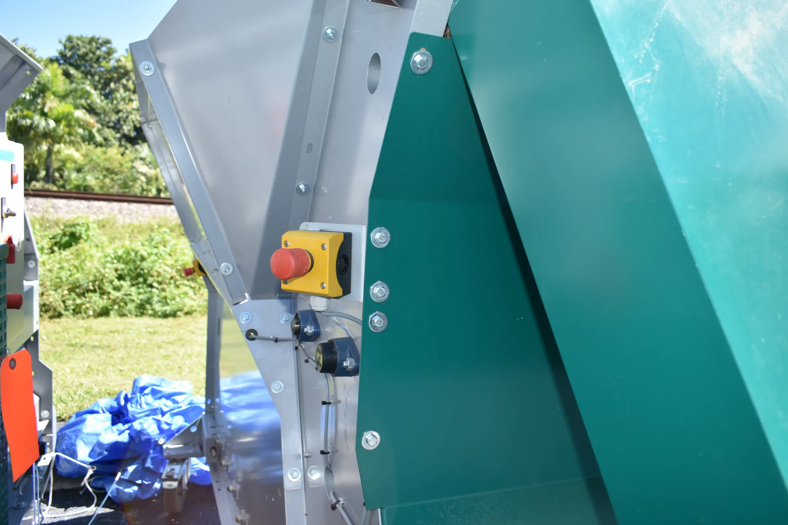 Used Mayer Soil Hopper EB 2019: Compact, Mobile, and Versatile for Advanced Horticulture Needs - Located in Southeast Florida, photo 3