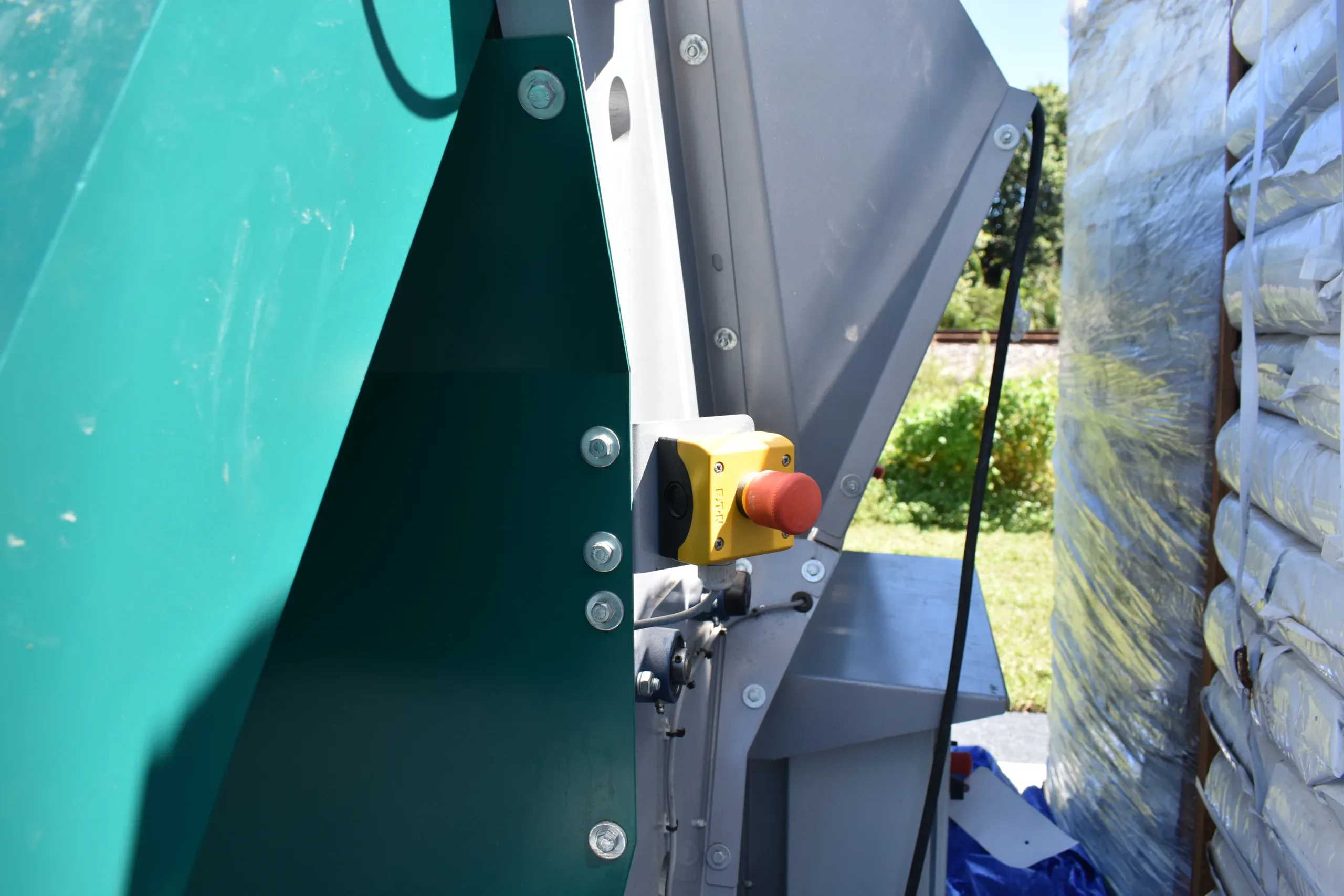 Used Mayer Soil Hopper EB 2019: Compact, Mobile, and Versatile for Advanced Horticulture Needs - Located in Southeast Florida, photo 6