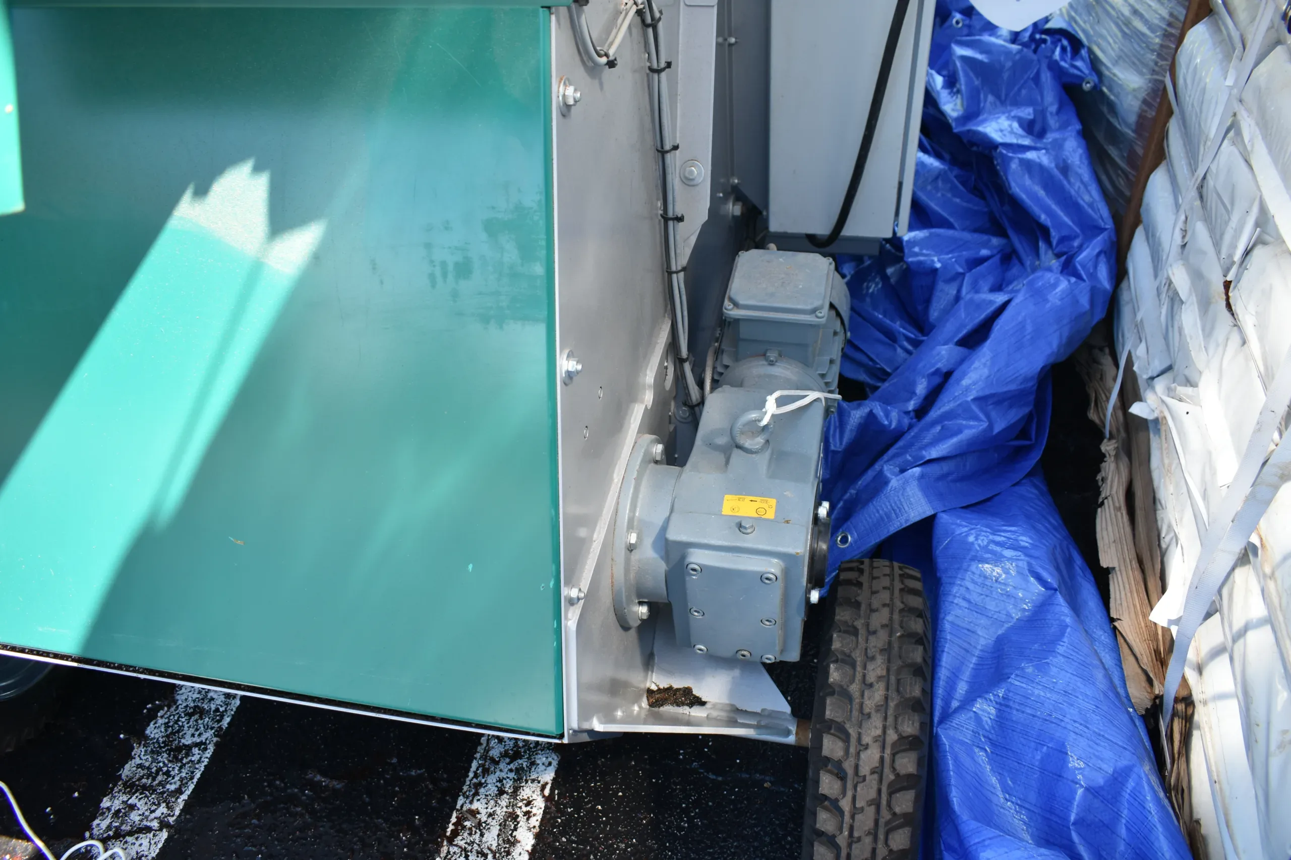 Used Mayer Soil Hopper EB 2019: Compact, Mobile, and Versatile for Advanced Horticulture Needs - Located in Southeast Florida, photo 7