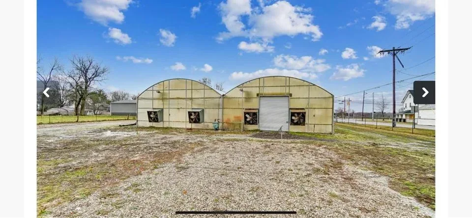 Expansive Greenhouse Pair in Scenic Dayton Ohio Countryside, photo 9