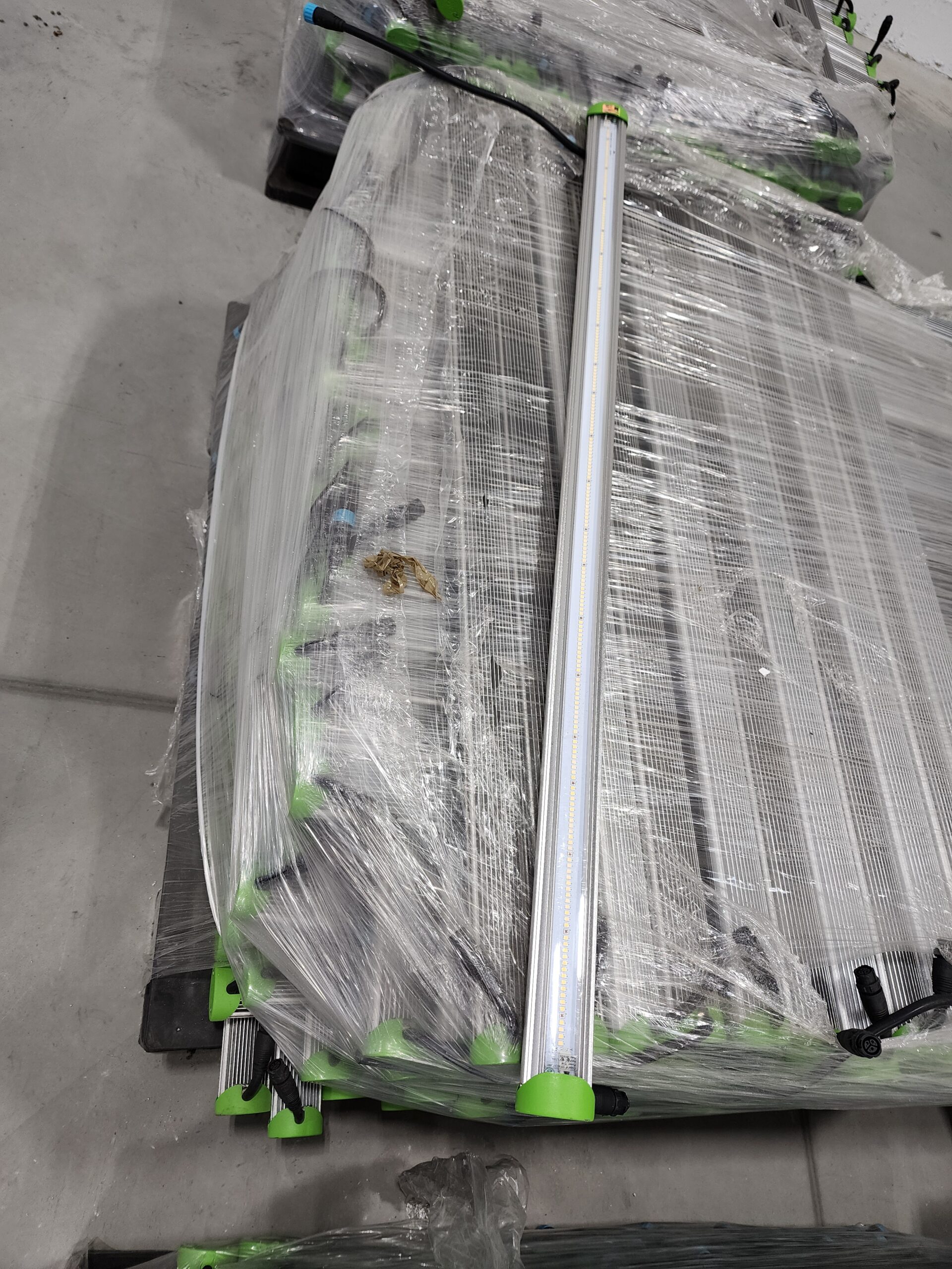 BIOS Icarus Li LED Grow Light Bars on 5 Pallets in Grand Rapids, MI, photo 6