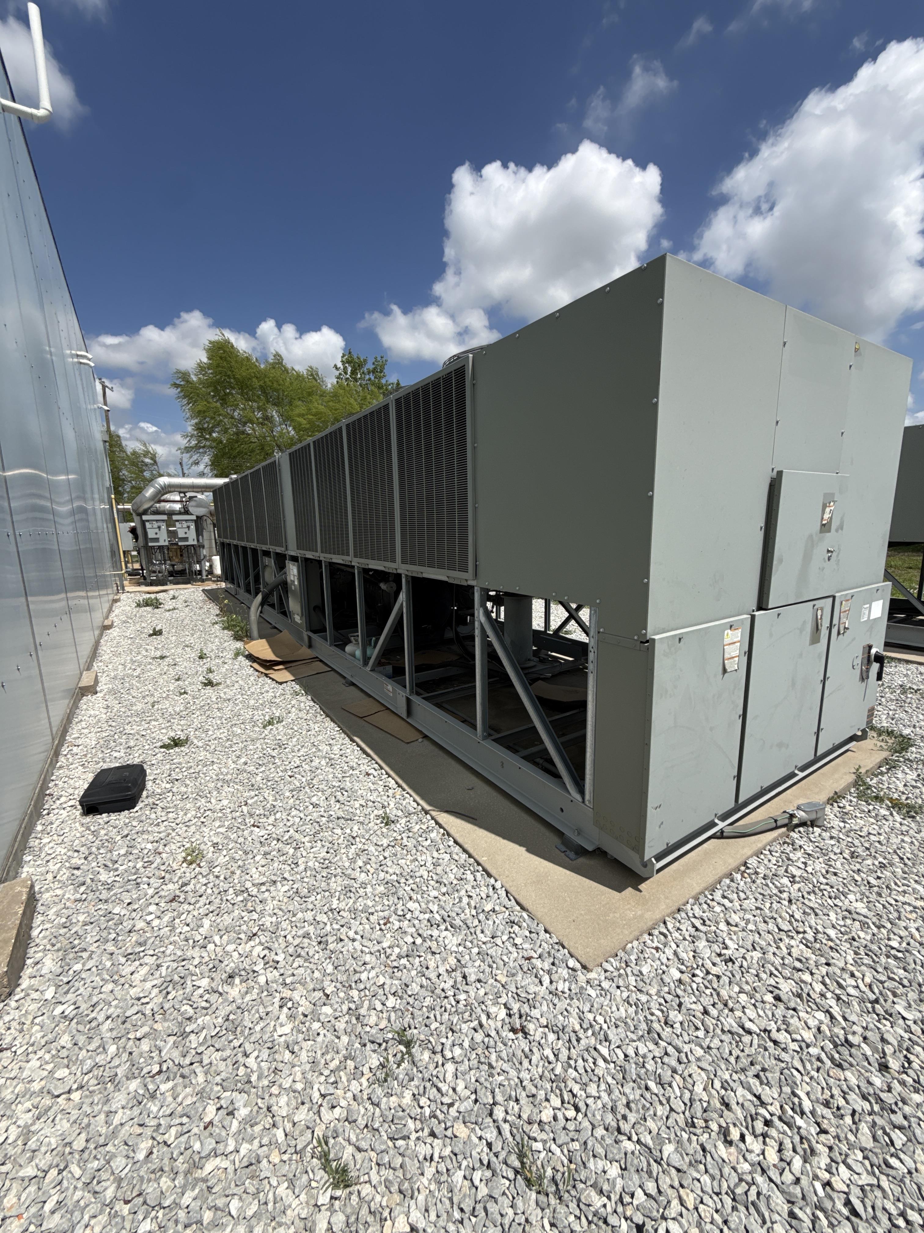 300 Ton Trane RTAC Air-Cooled Chiller System with Pump & Eaton Control Panel, photo 3