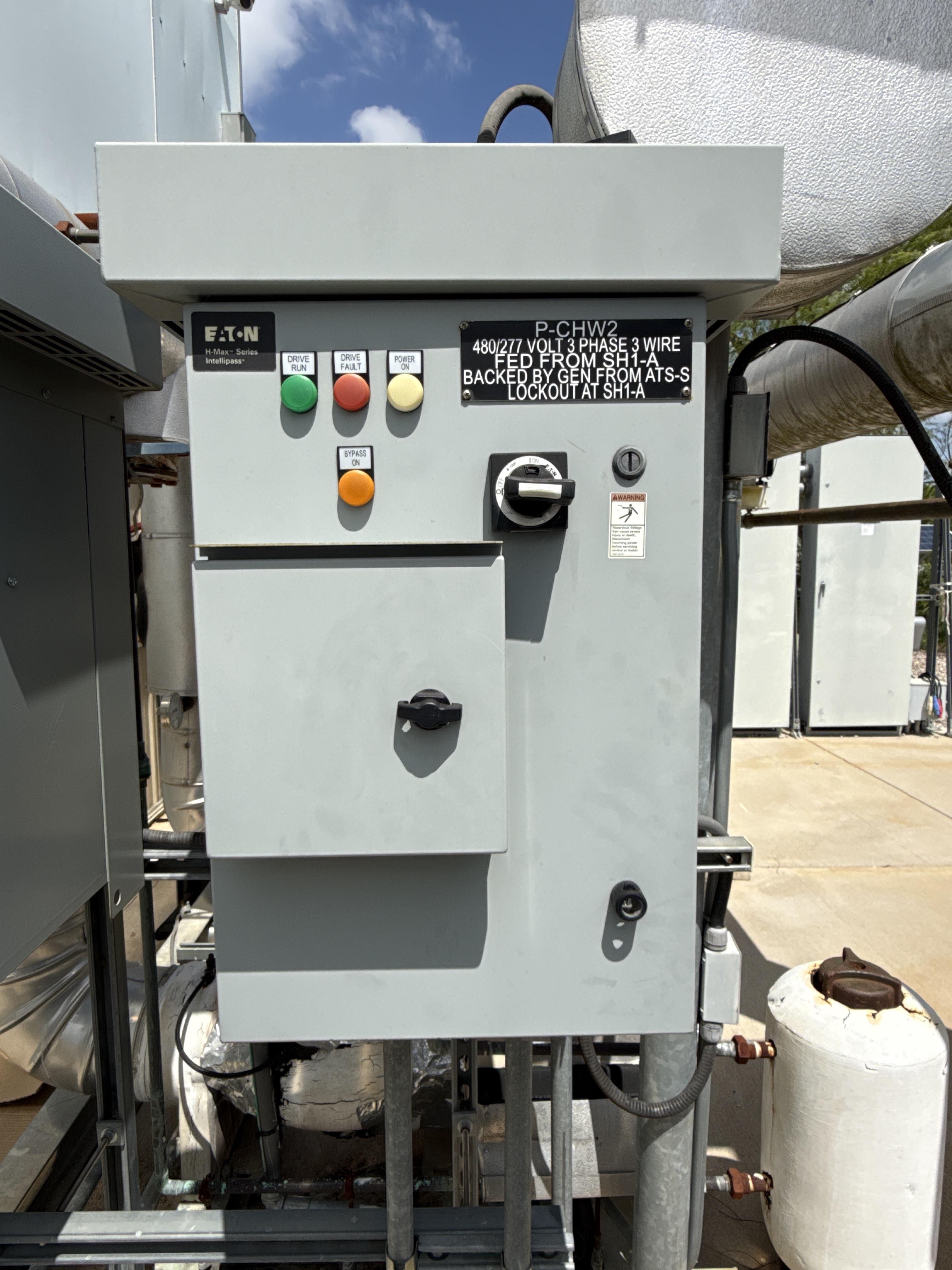 300 Ton Trane RTAC Air-Cooled Chiller System with Pump & Eaton Control Panel, photo 6