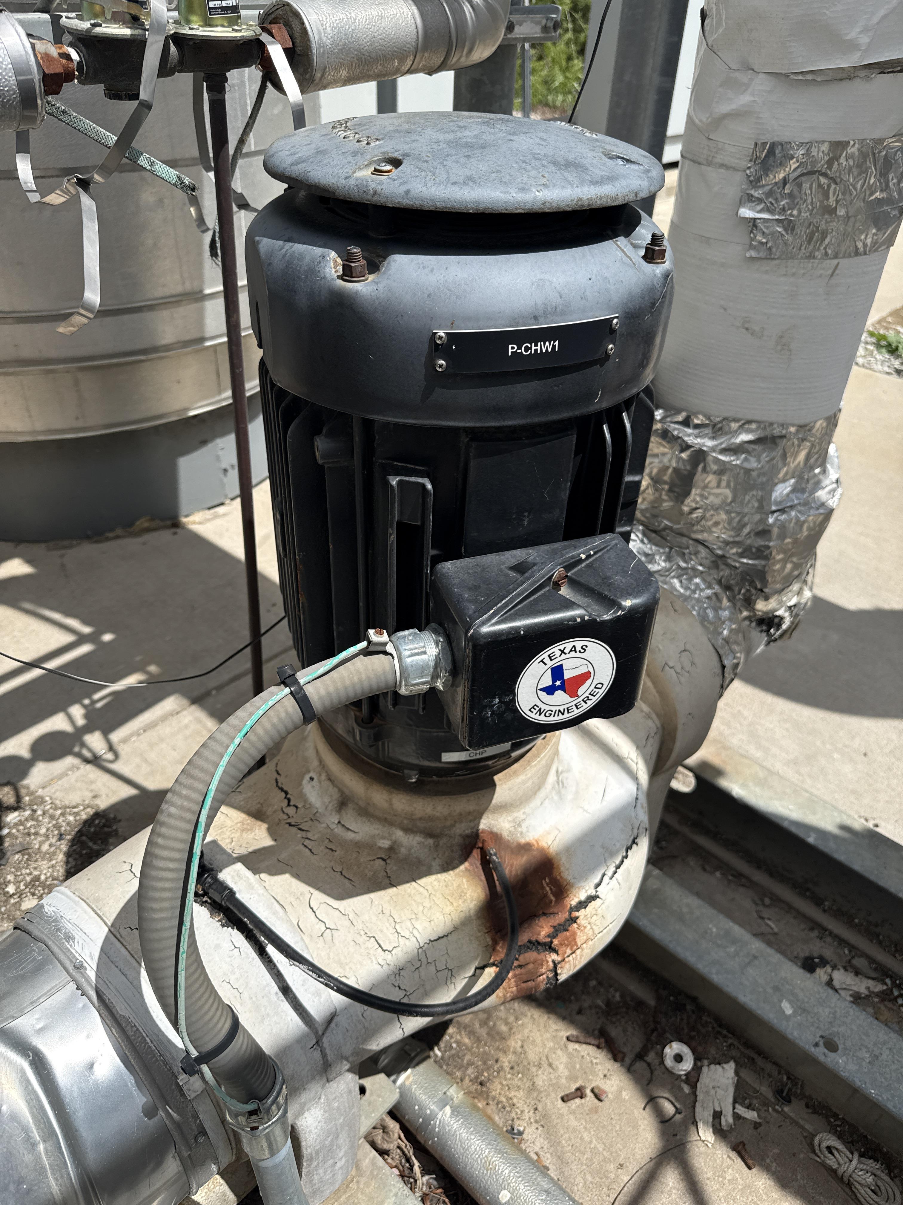 300 Ton Trane RTAC Air-Cooled Chiller System with Pump & Eaton VFD Control Panel, photo 2