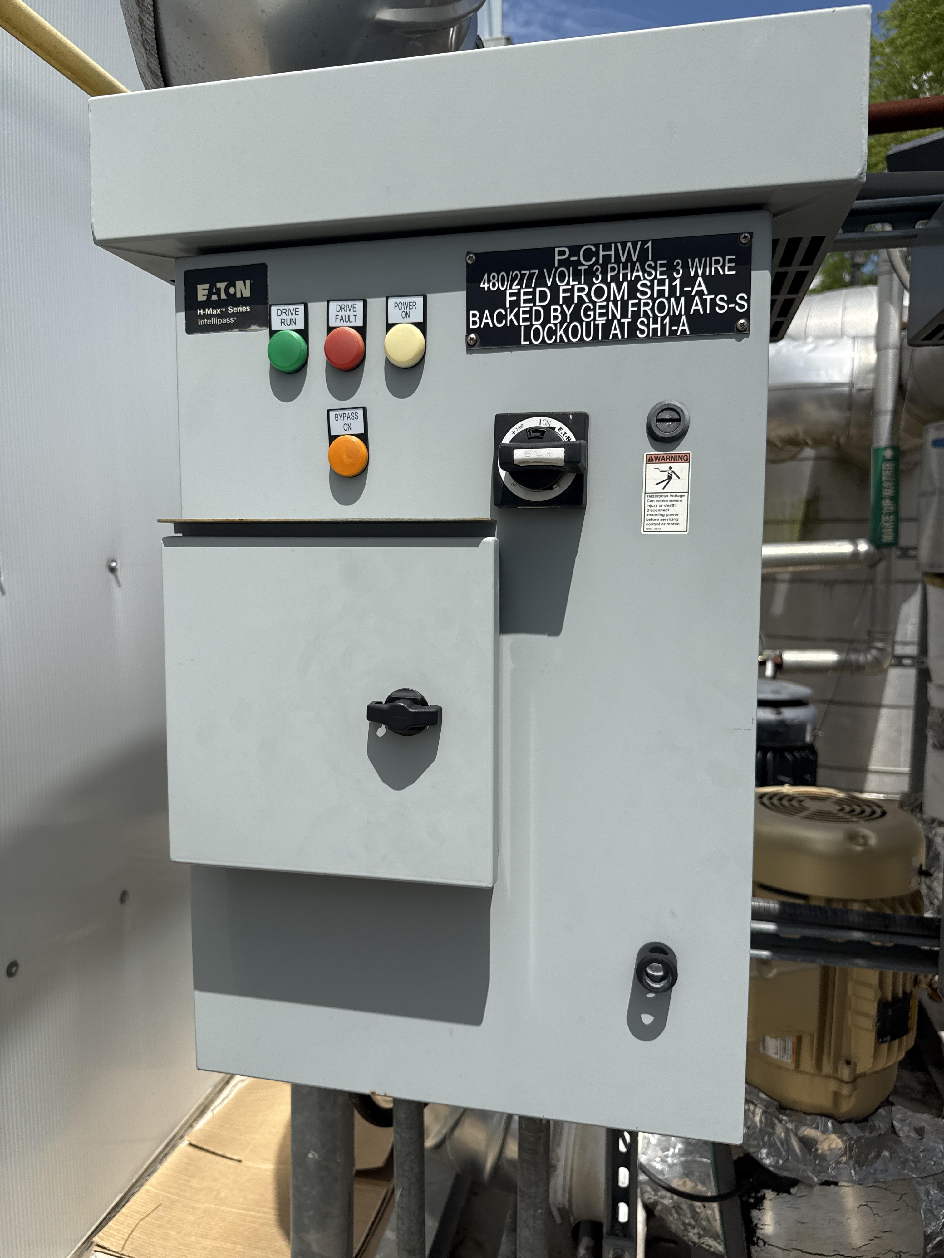 300 Ton Trane RTAC Air-Cooled Chiller System with Pump & Eaton VFD Control Panel, photo 3