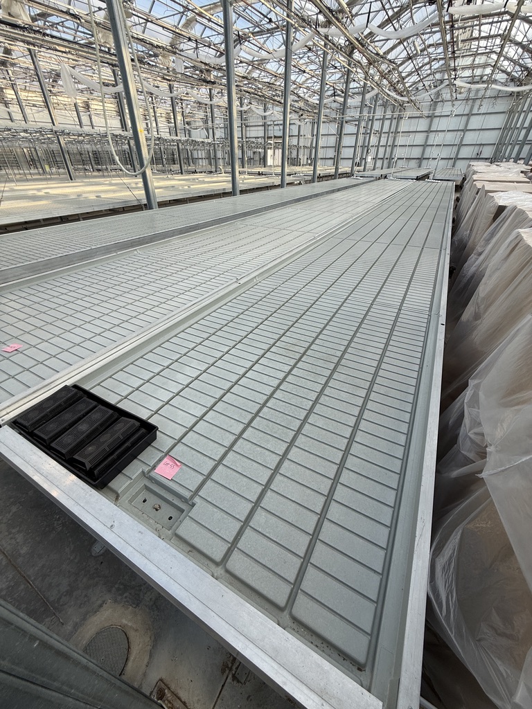 (6) Rolling Greenhouse Benches with Staal & Plast Flood Trays – 1,785 SF Total Canopy, photo 3