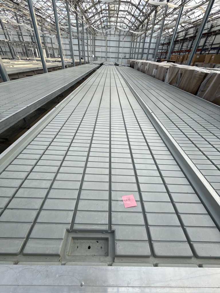 (6) Rolling Greenhouse Benches with Staal & Plast Flood Trays – 1,785 SF Total Canopy, photo 4