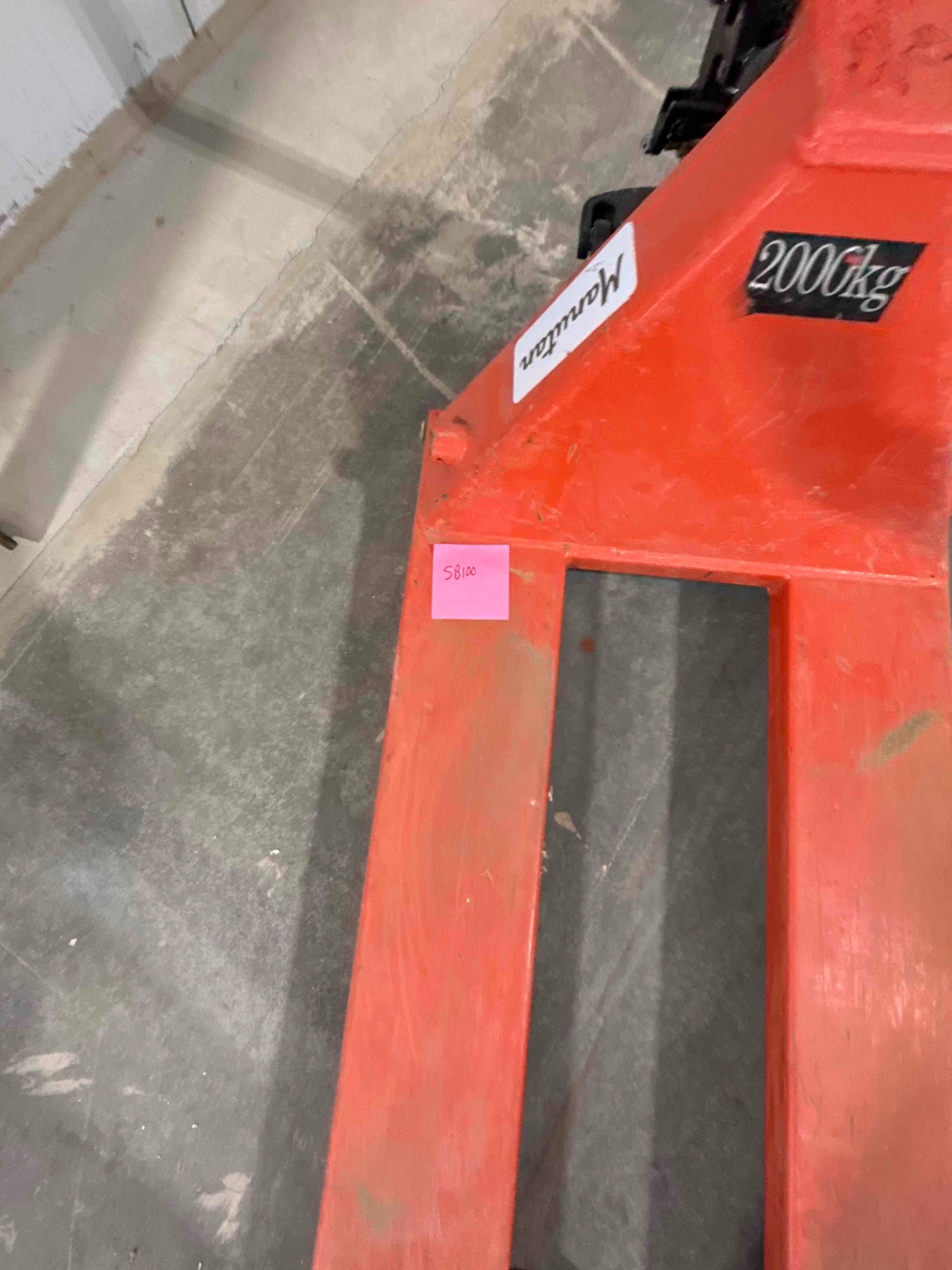 SB100: Manual Pallet Jack – 2000 kg Capacity, photo 2