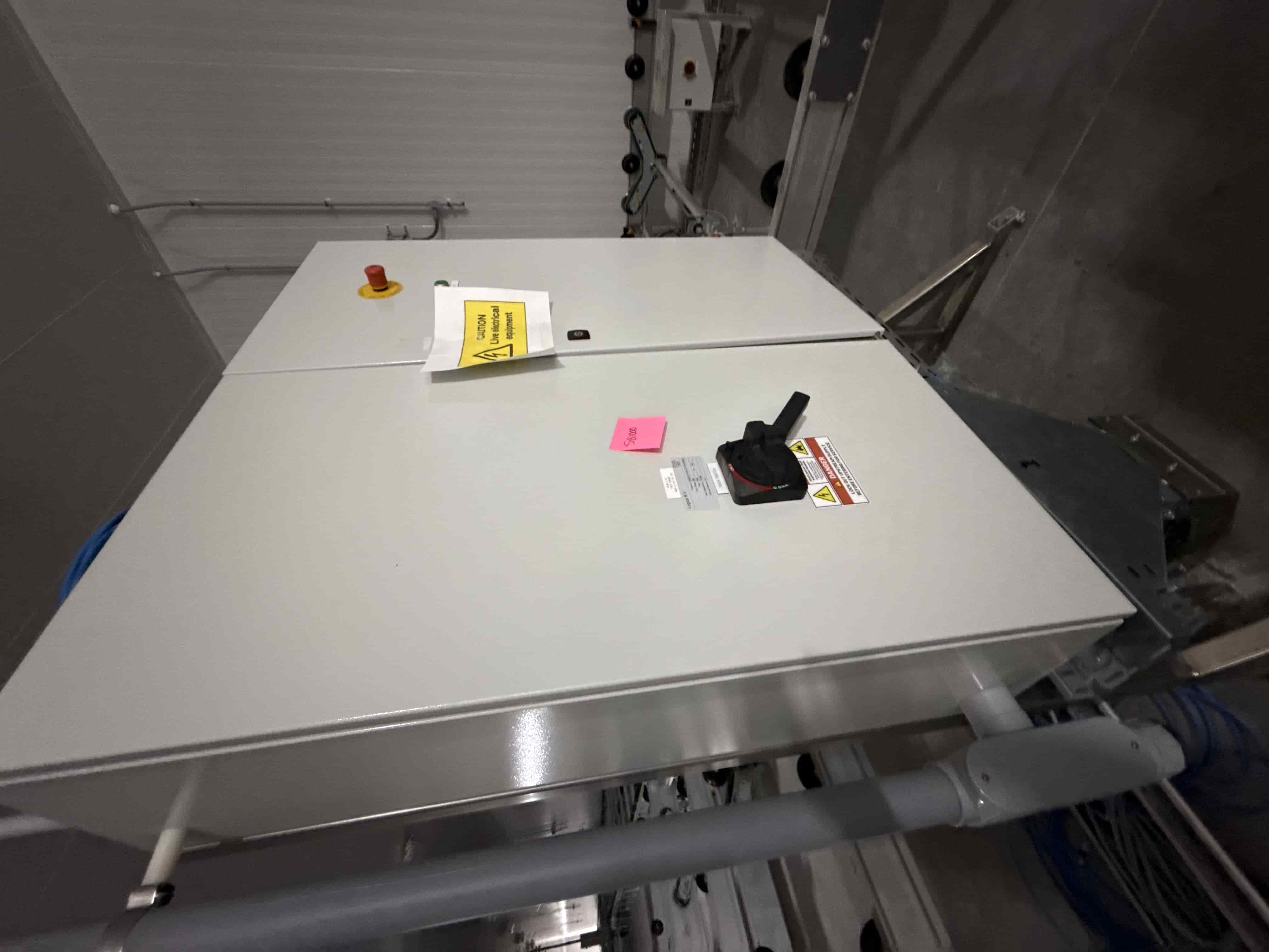 SB1000: Logiqs Automated Tray Buffer & Conveyor System – Bowery Farming Farm 4, photo 2