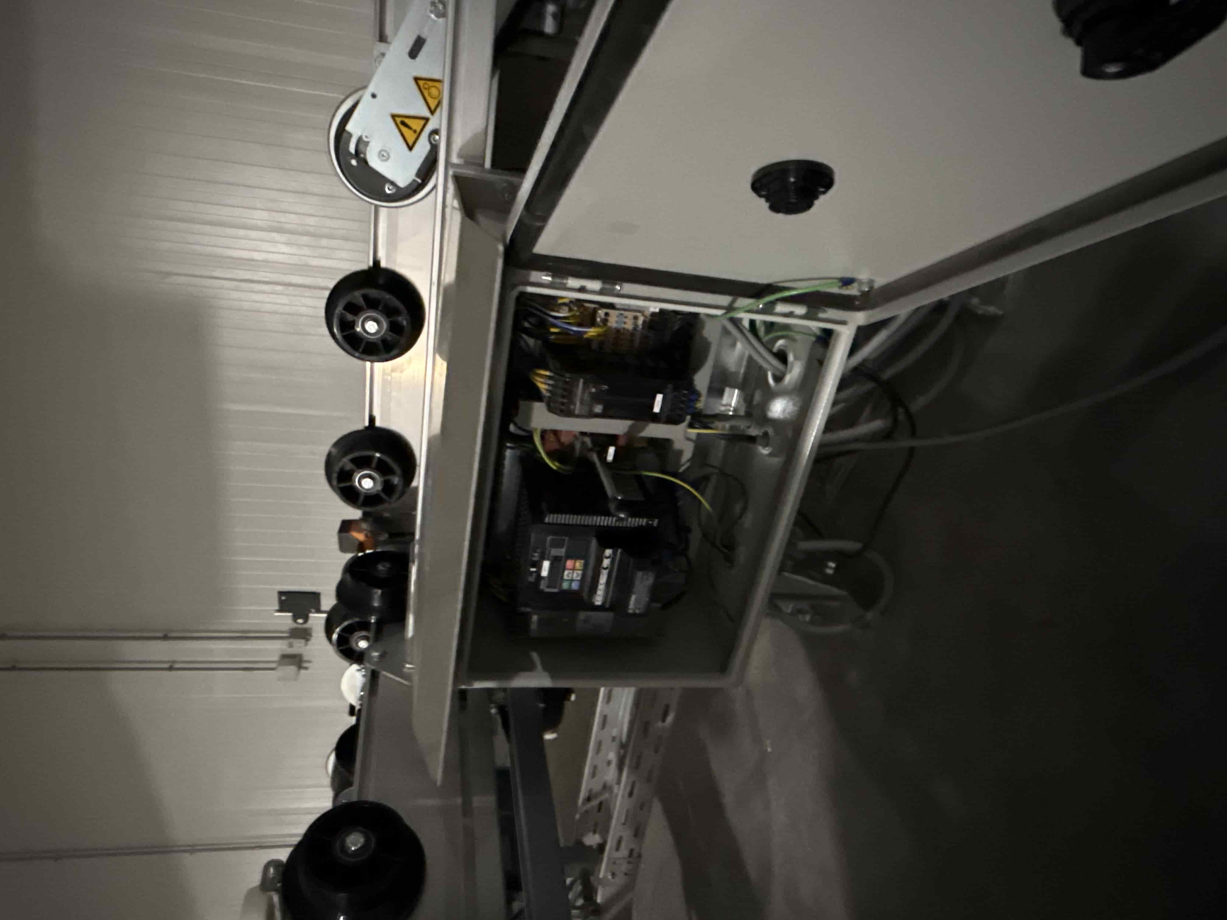 SB1000: Logiqs Automated Tray Buffer & Conveyor System – Bowery Farming Farm 4, photo 10