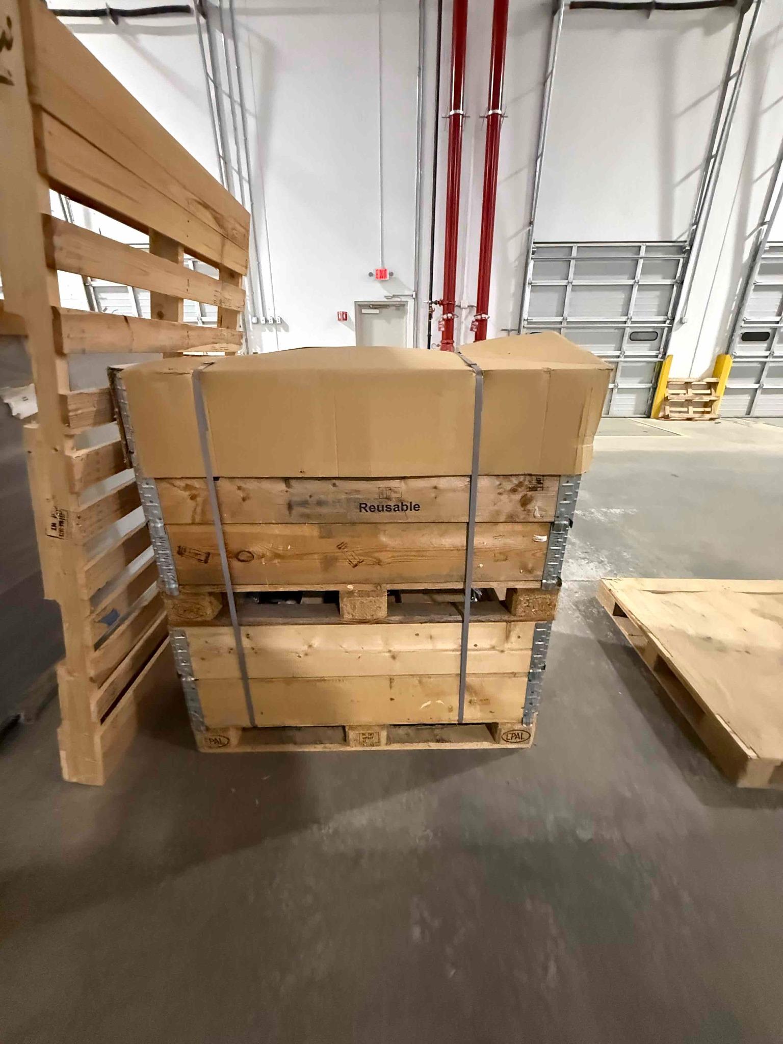 SB115: Reusable Wooden Crate with Industrial Equipment, photo 2