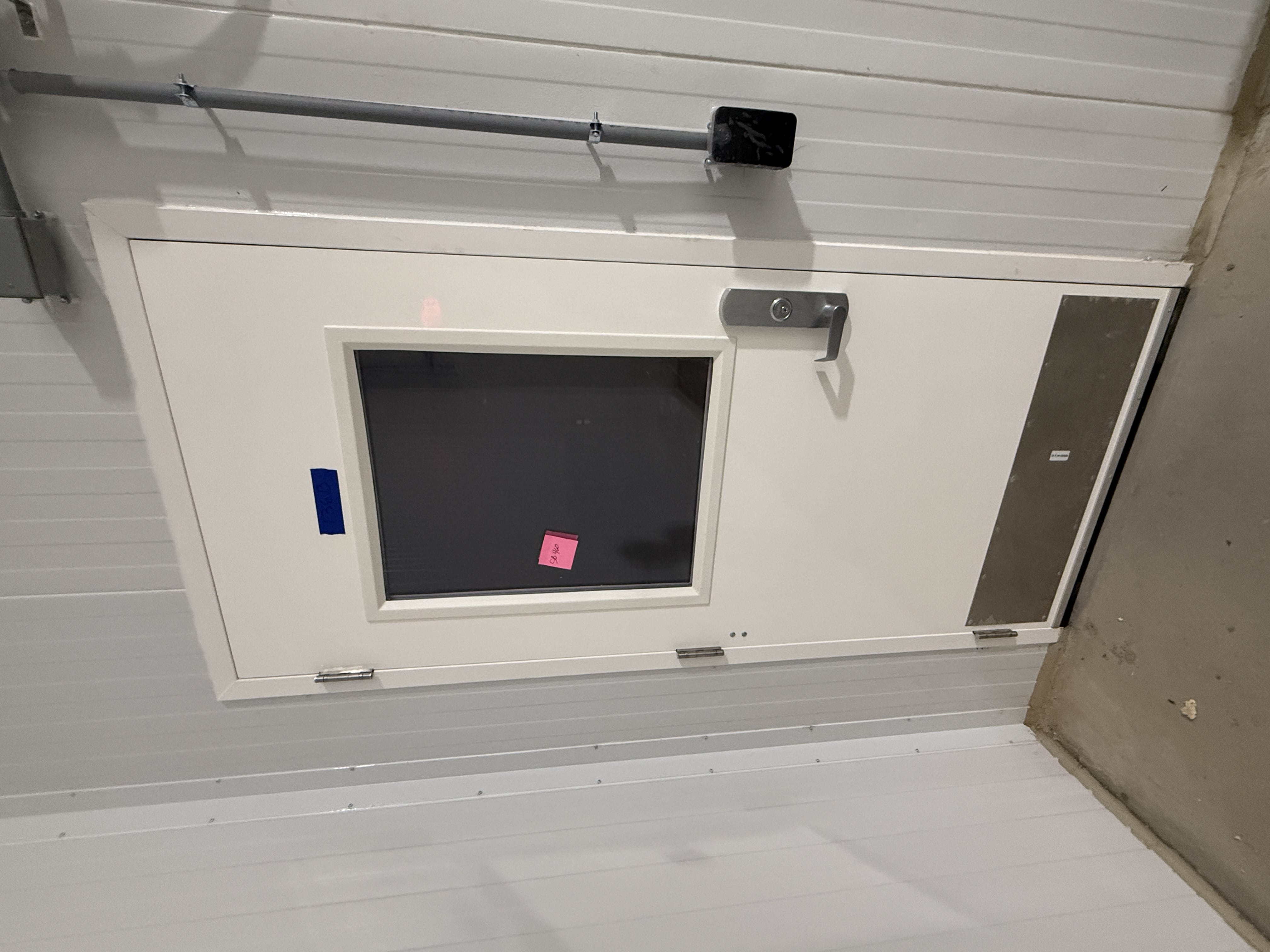 SB460: Walk-In Cooler / Freezer Insulated Vision Door with Window, photo 2