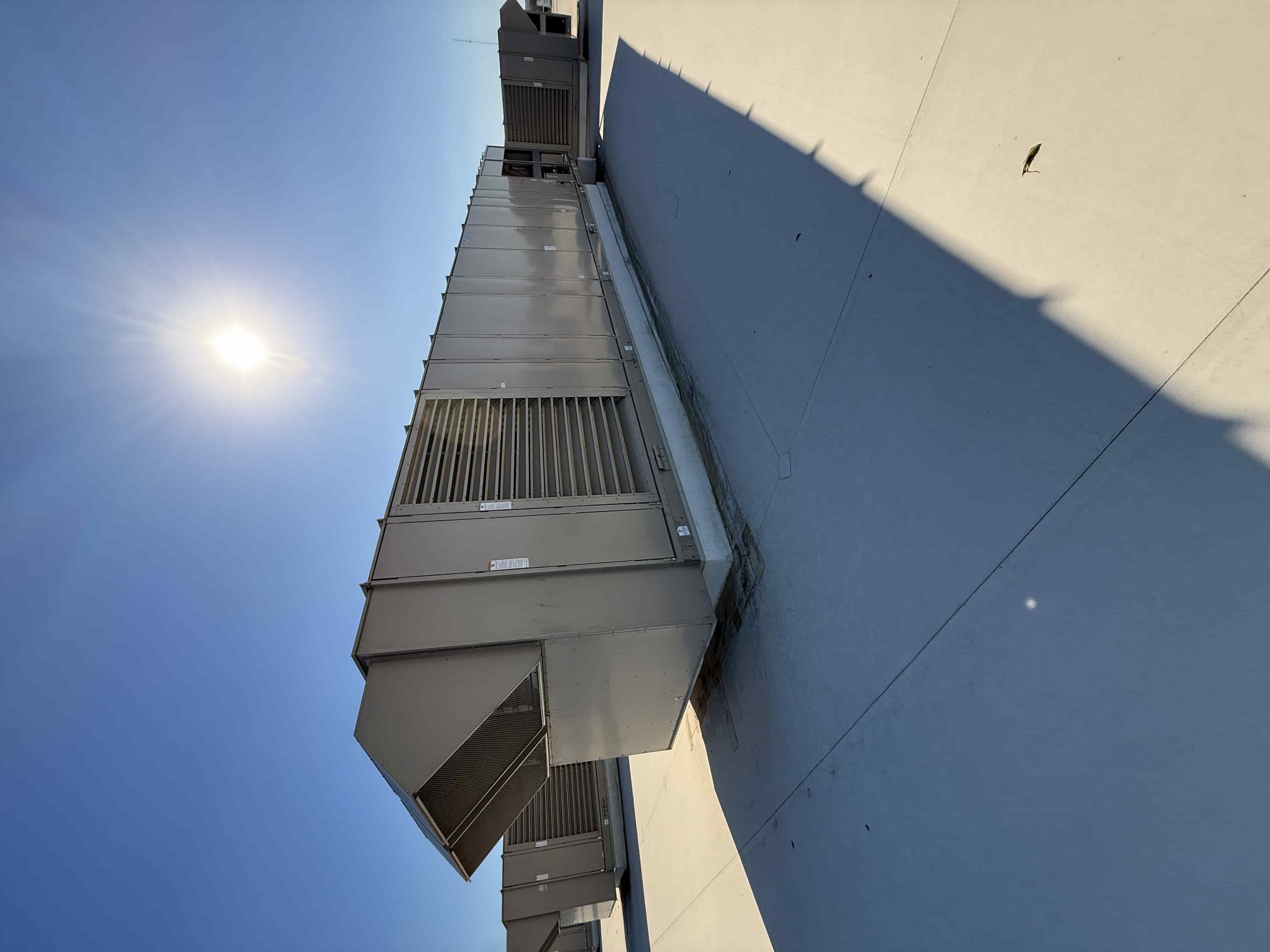 SB6000:  RTU-2 – Daikin RPS 130D Rooftop Packaged HVAC Unit, 130 Ton Nominal, ~38,000 CFM Supply Airflow, Air-Cooled DX Package, photo 3