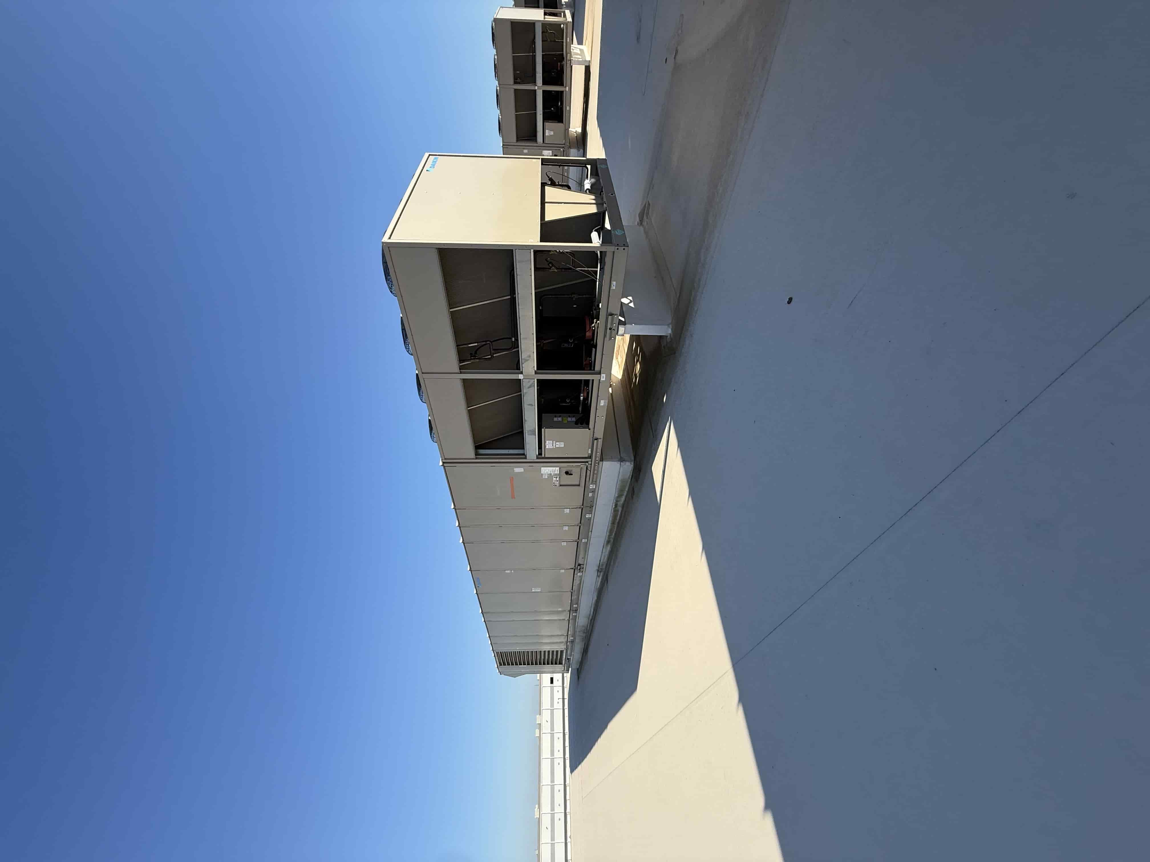 SB6002:  RTU-4 – Daikin RPS 130D Rooftop Packaged HVAC Unit, 130 Ton Nominal, ~38,000 CFM Supply Airflow, Air-Cooled DX Package, photo 2