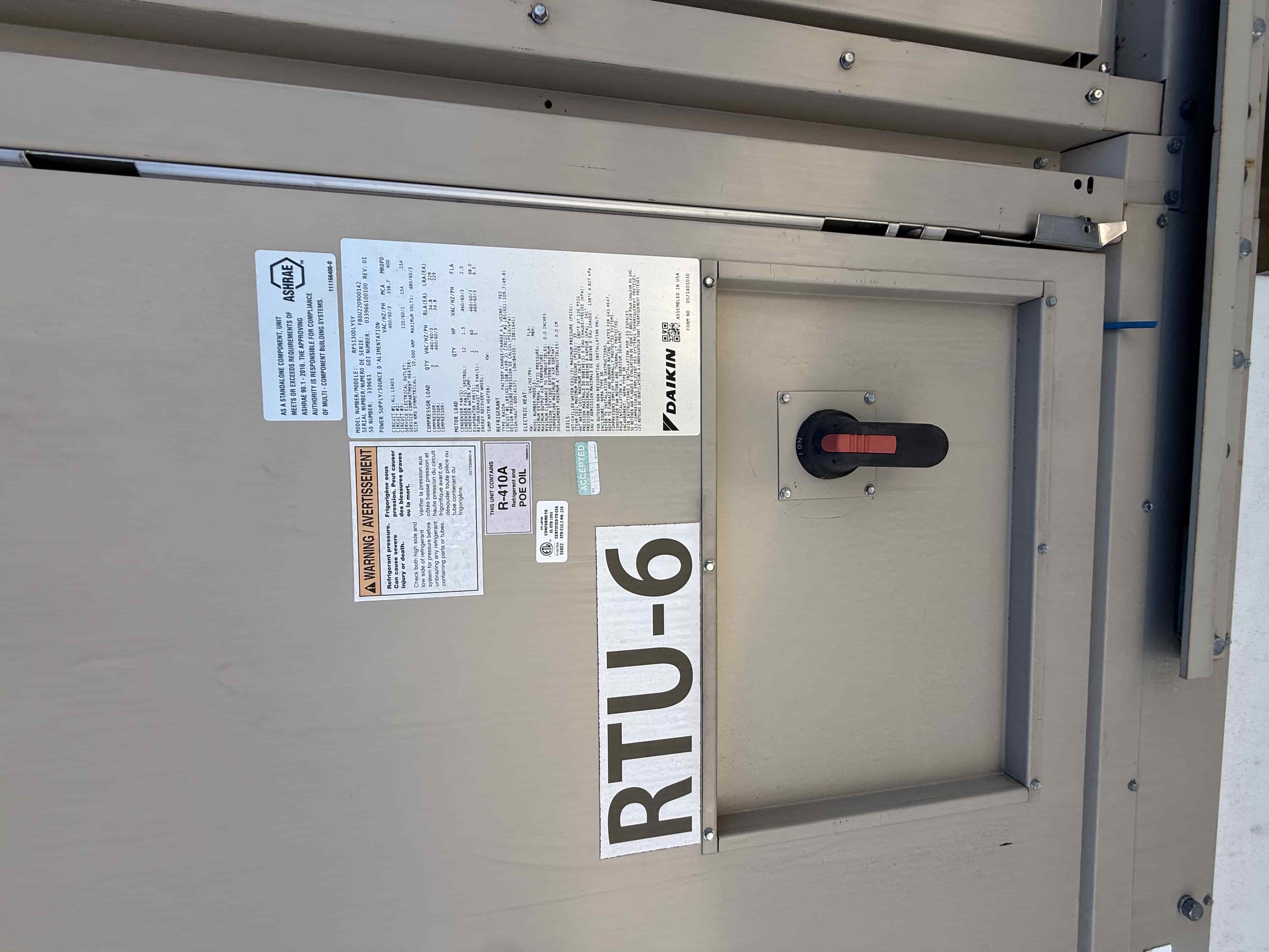 SB6004: RTU-6 – Daikin RPS 130D Rooftop Packaged HVAC Unit, 130 Ton Nominal, ~38,000 CFM Supply Airflow, Air-Cooled DX Package, photo 2
