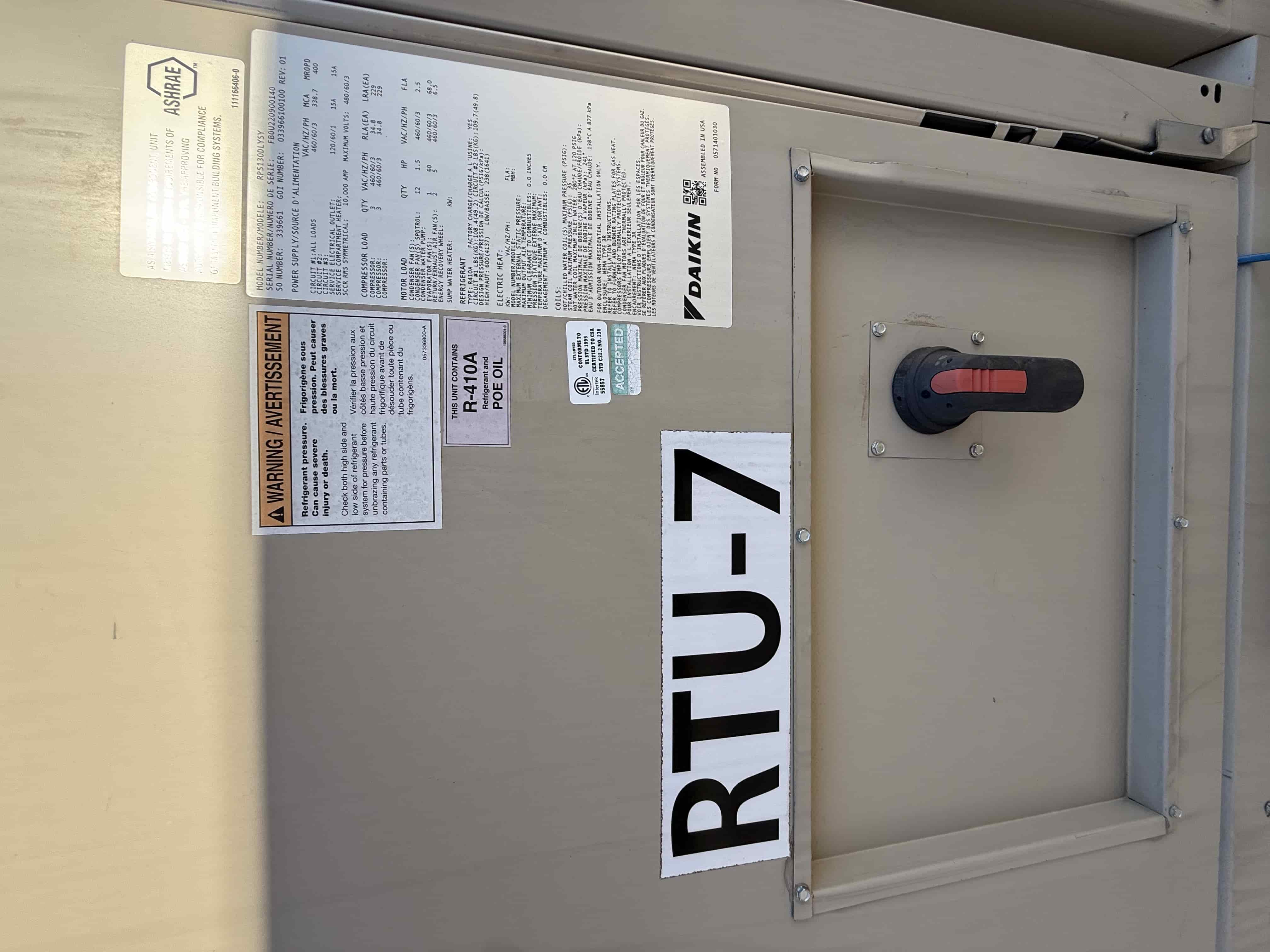 SB6005: RTU-7 – Daikin RPS 130D Rooftop Packaged HVAC Unit, 130 Ton Nominal, ~38,000 CFM Supply Airflow, Air-Cooled DX Package, photo 4