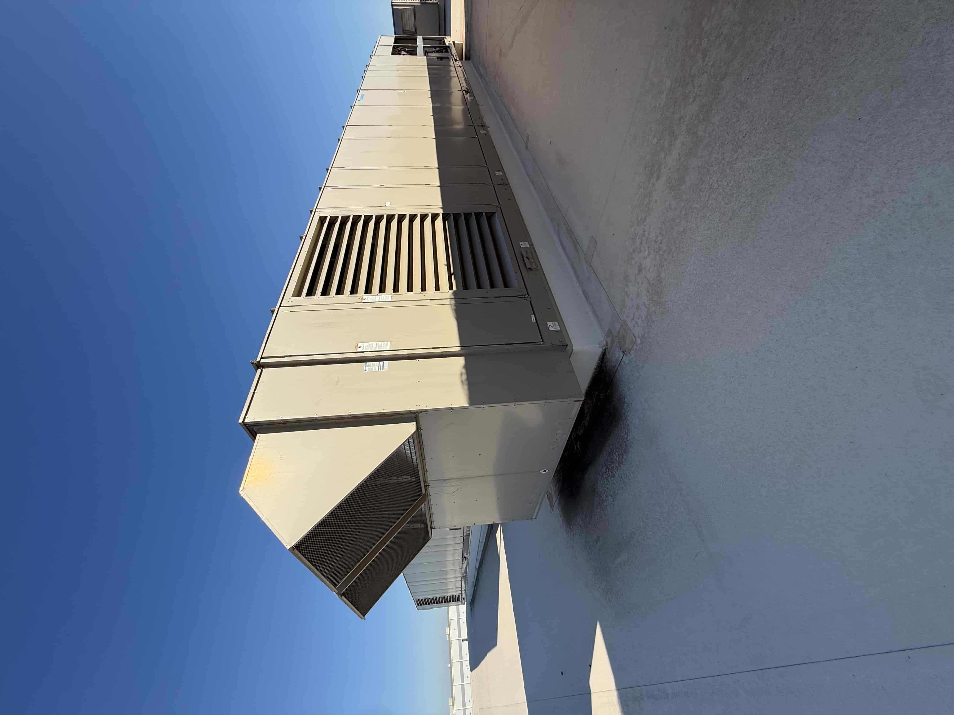 SB6006:  RTU-8 – Daikin RPS 130D Rooftop Packaged HVAC Unit, 130 Ton Nominal, ~38,000 CFM Supply Airflow, Air-Cooled DX Package, photo 3