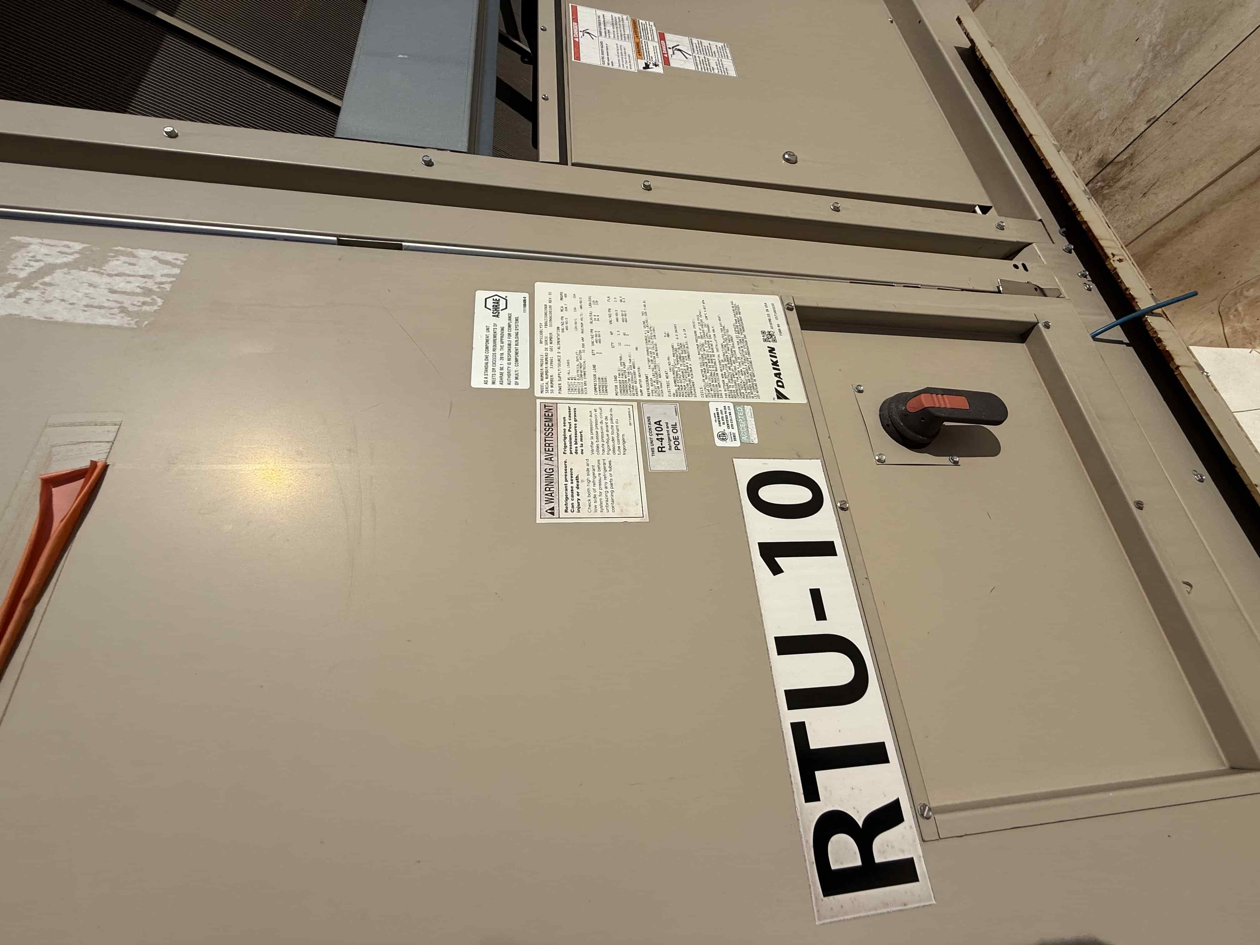 SB6007: RTU-10 Daikin RPS130D 130-Ton Rooftop Unit | Grow Room | In-Place | Packaged DX + Gas Heat, photo 2