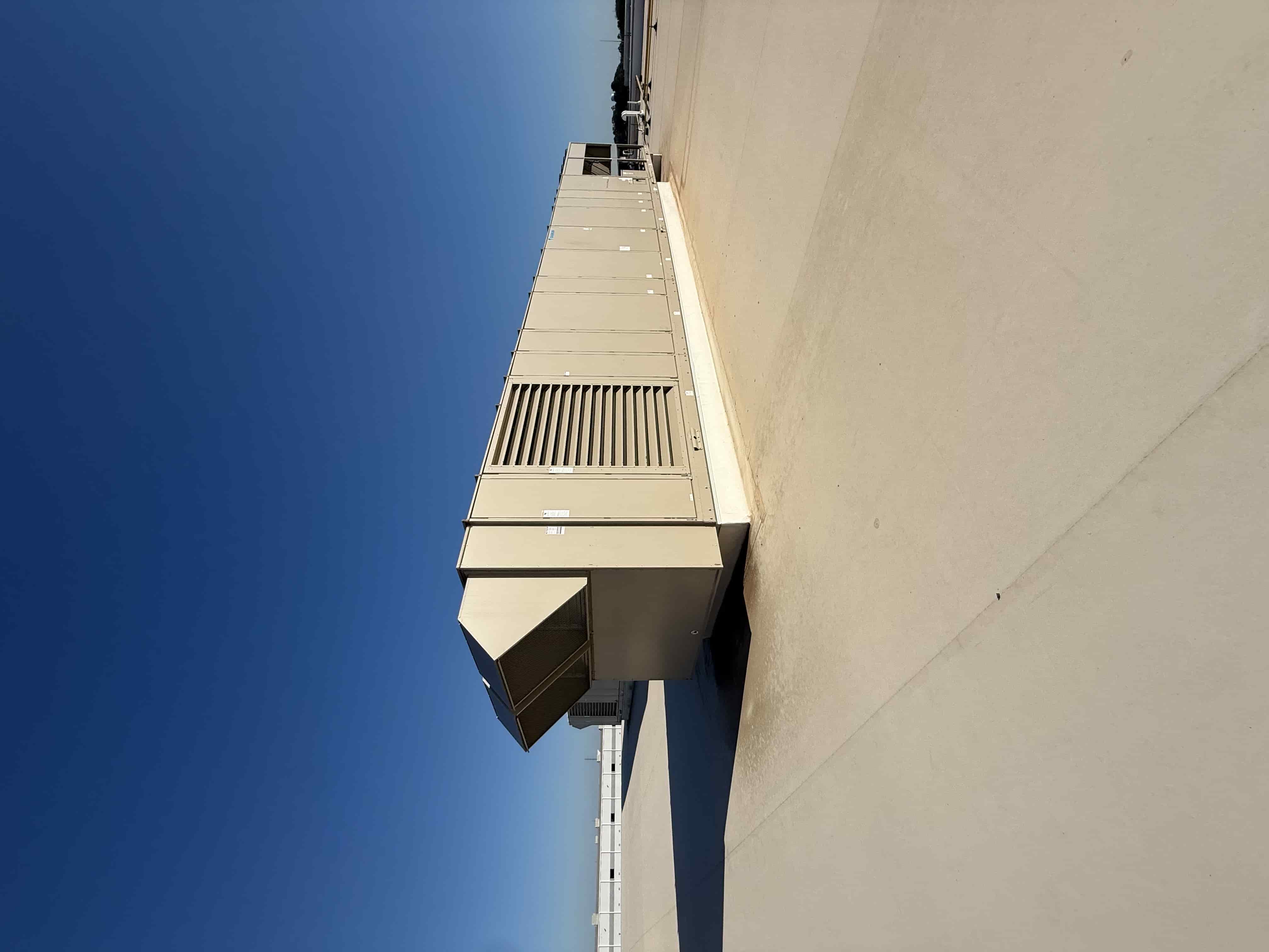 SB6007: RTU-10 Daikin RPS130D 130-Ton Rooftop Unit | Grow Room | In-Place | Packaged DX + Gas Heat, photo 3