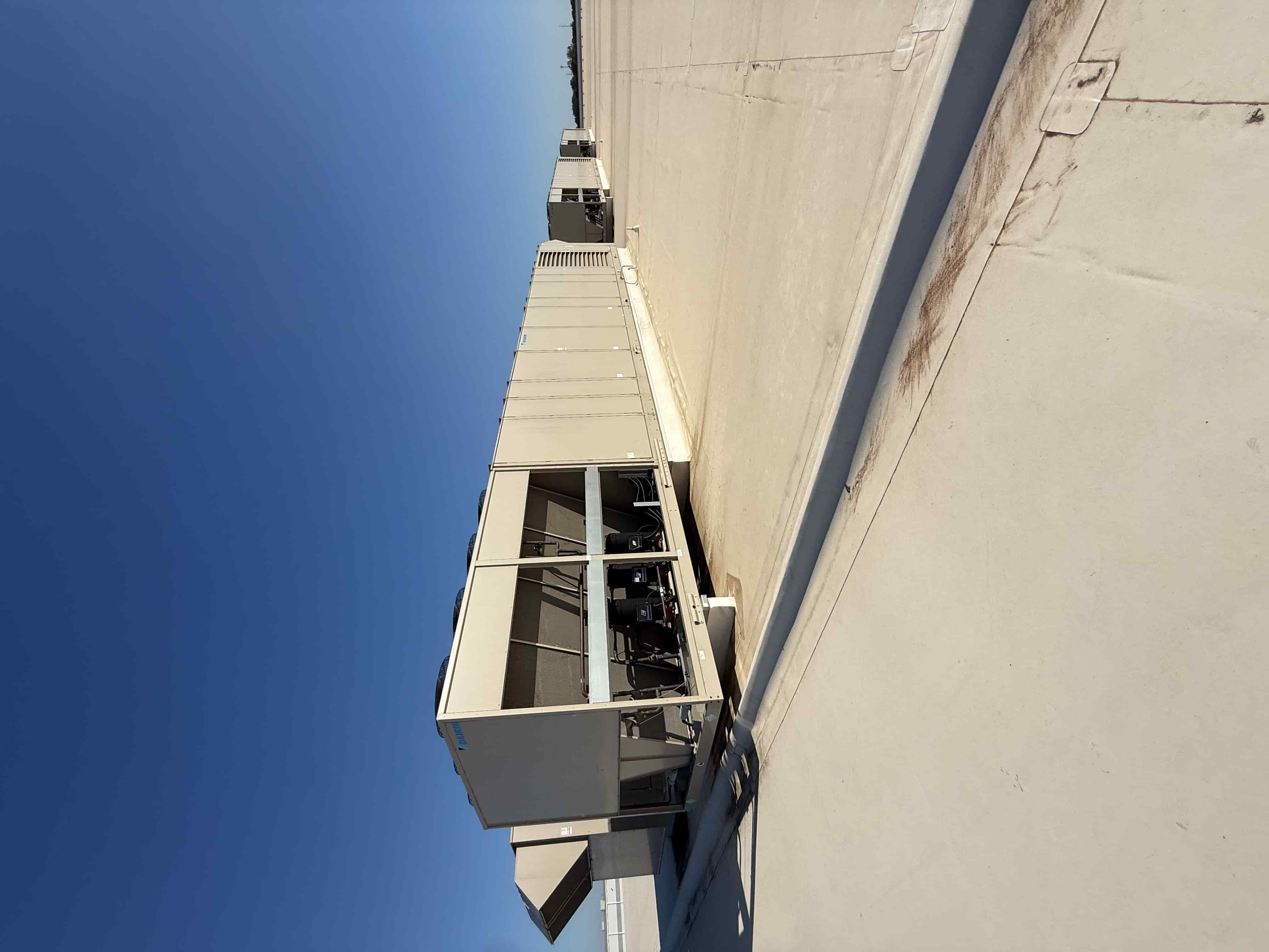 SB6008: RTU-11 – Daikin RPS 130D Rooftop Packaged HVAC Unit, 130 Ton Nominal, ~38,000 CFM Supply Airflow, Air-Cooled DX Package, photo 2
