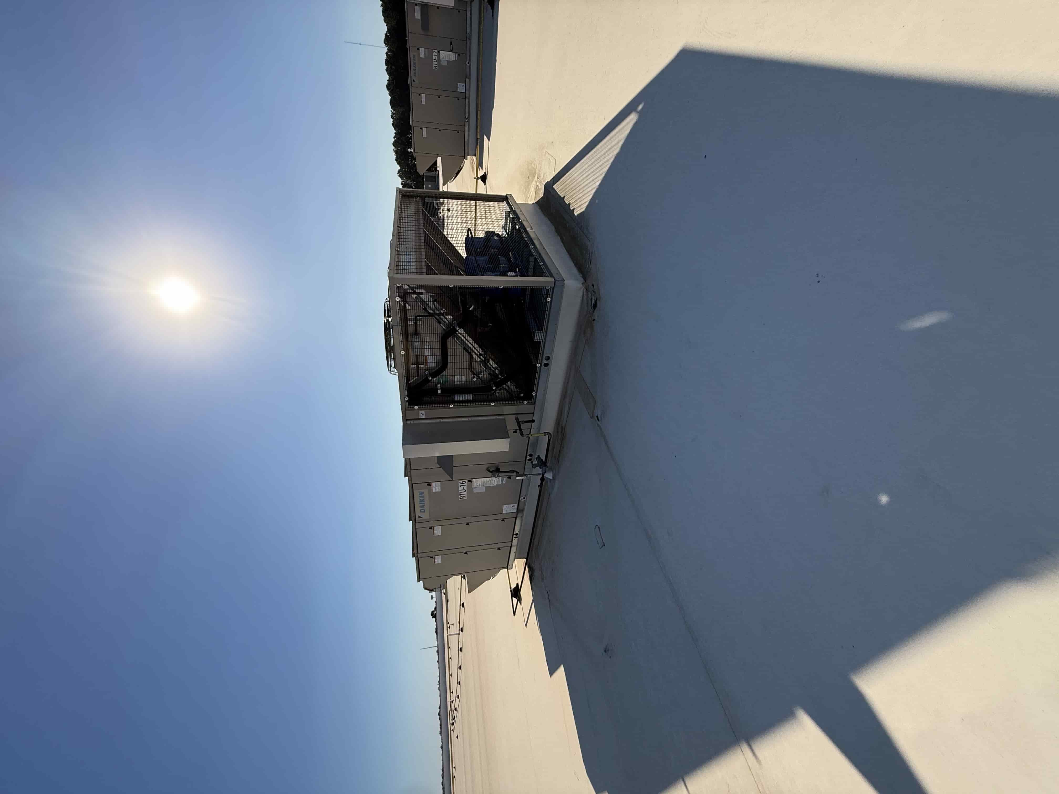 SB6010: RTU-16 Daikin MPS030F 30-Ton Rooftop Unit | Processing Room | In Place | R-410A | 12,000 CFM Packaged HVAC, photo 4