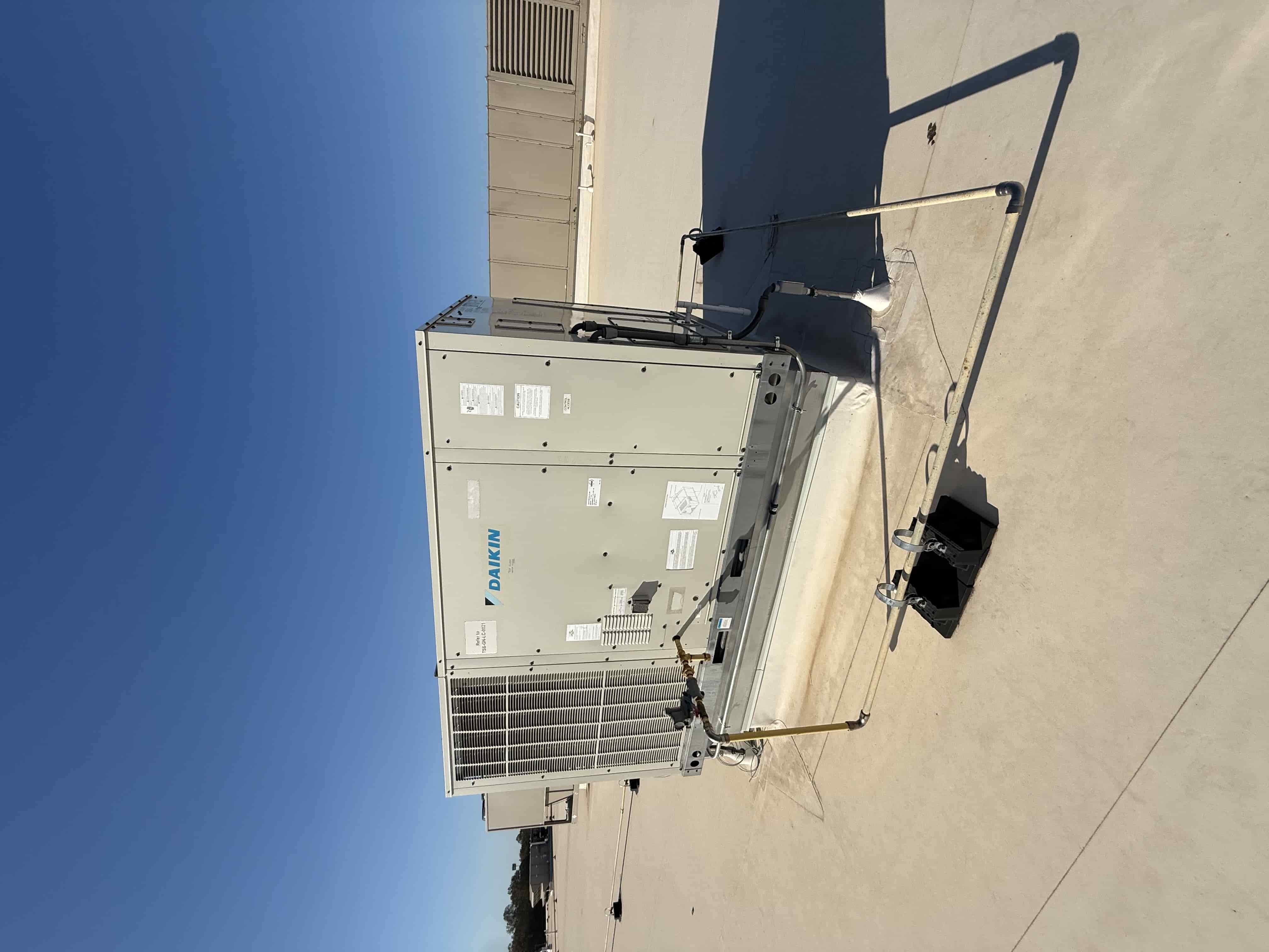 SB6015: RTU-25 Daikin MPSA07D ~7-Ton Rooftop Unit R-410A, photo 2