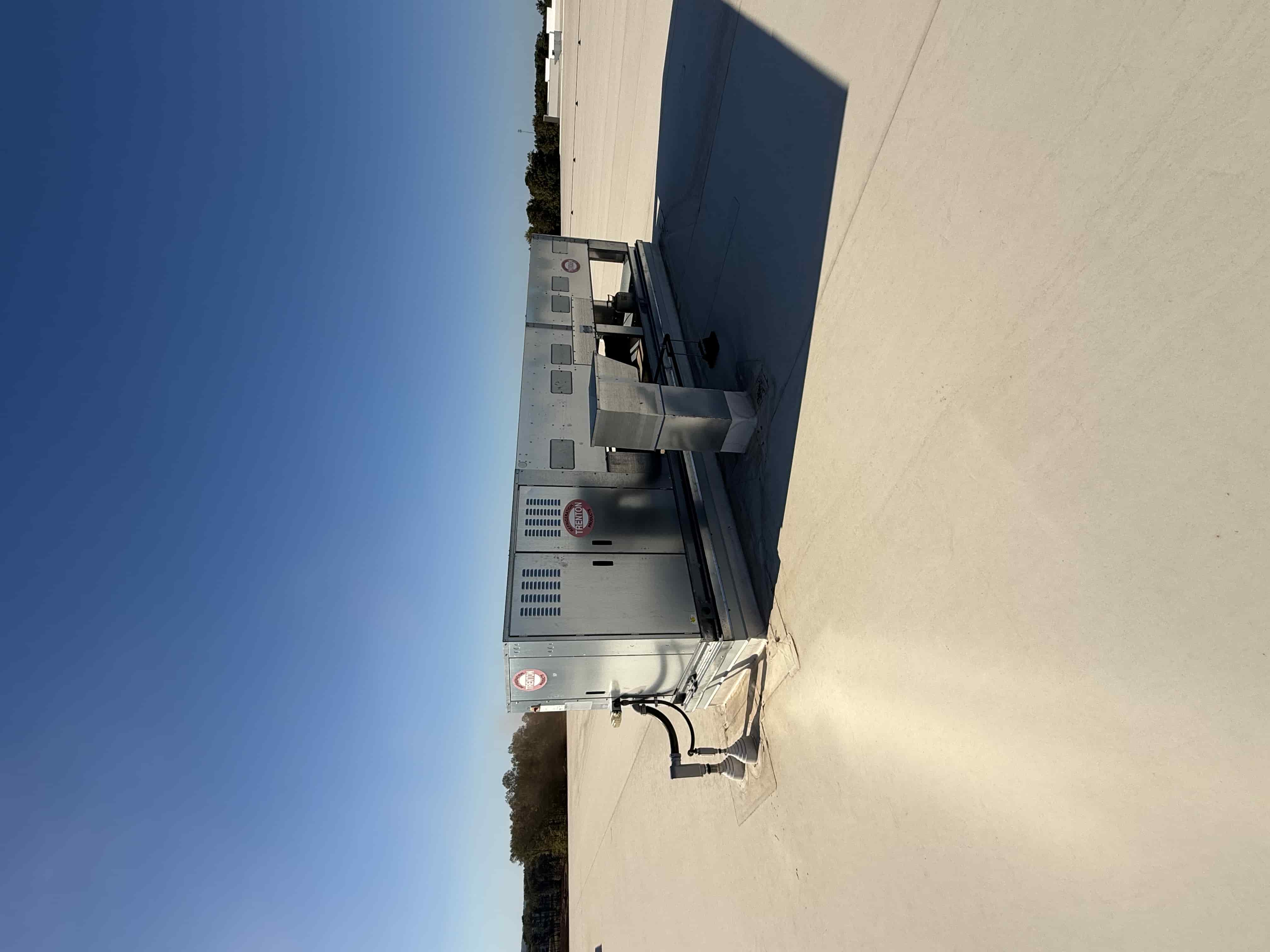 SB6022:  RCU-3 – Trenton TVS035M8-HT4B-A3CQ78 Vertical Air-Cooled Condensing Unit, 3.5 HP Copeland Scroll, 460 V 3-Phase (High/Medium Temp), photo 2